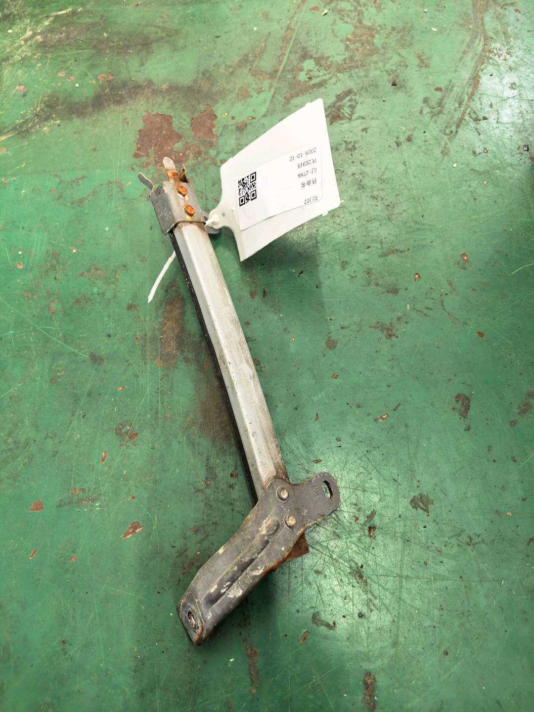 80386EW800 前门玻璃导轨(右后)