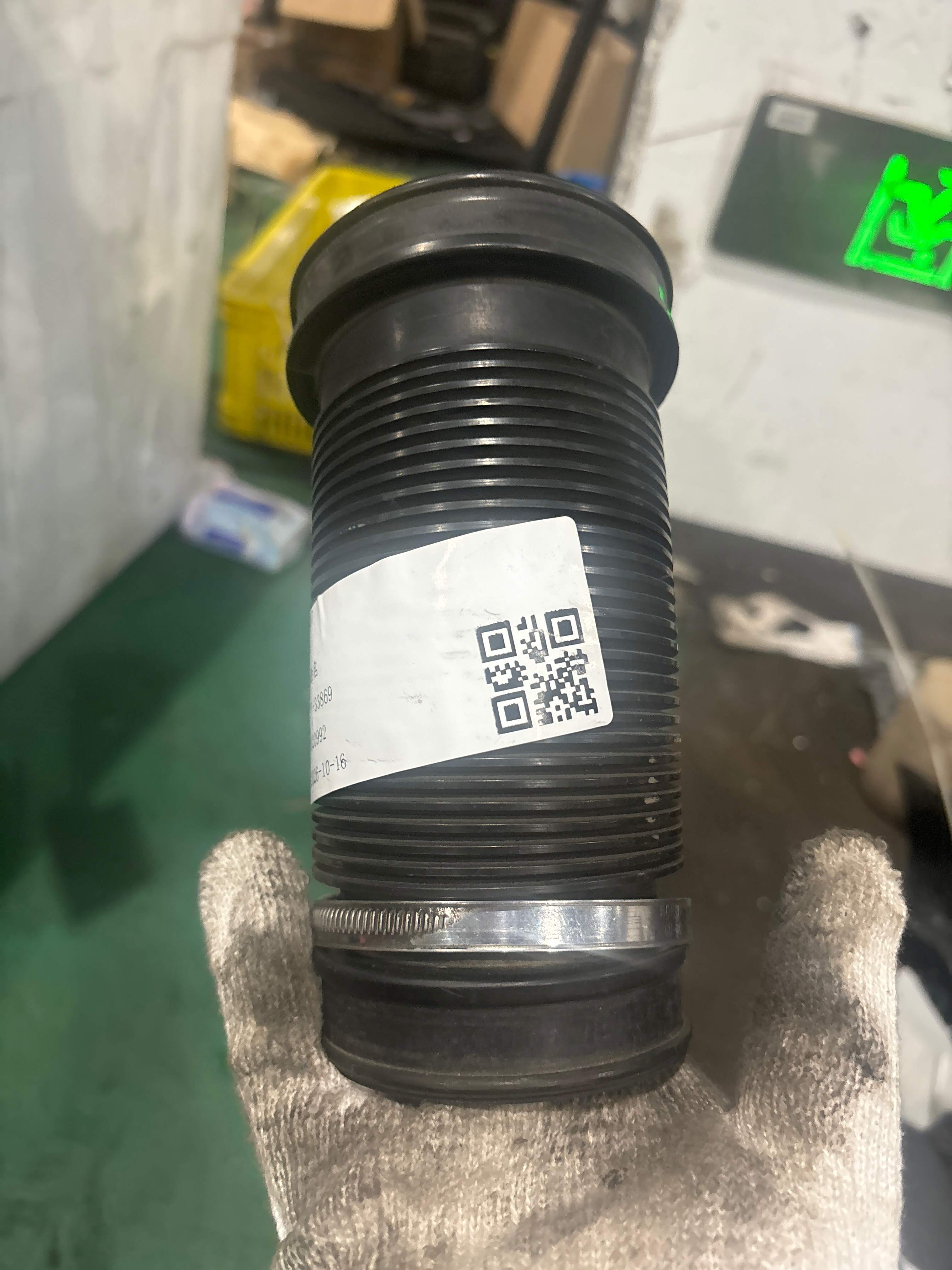 L8D0129627 Air Filter Outlet Pipe