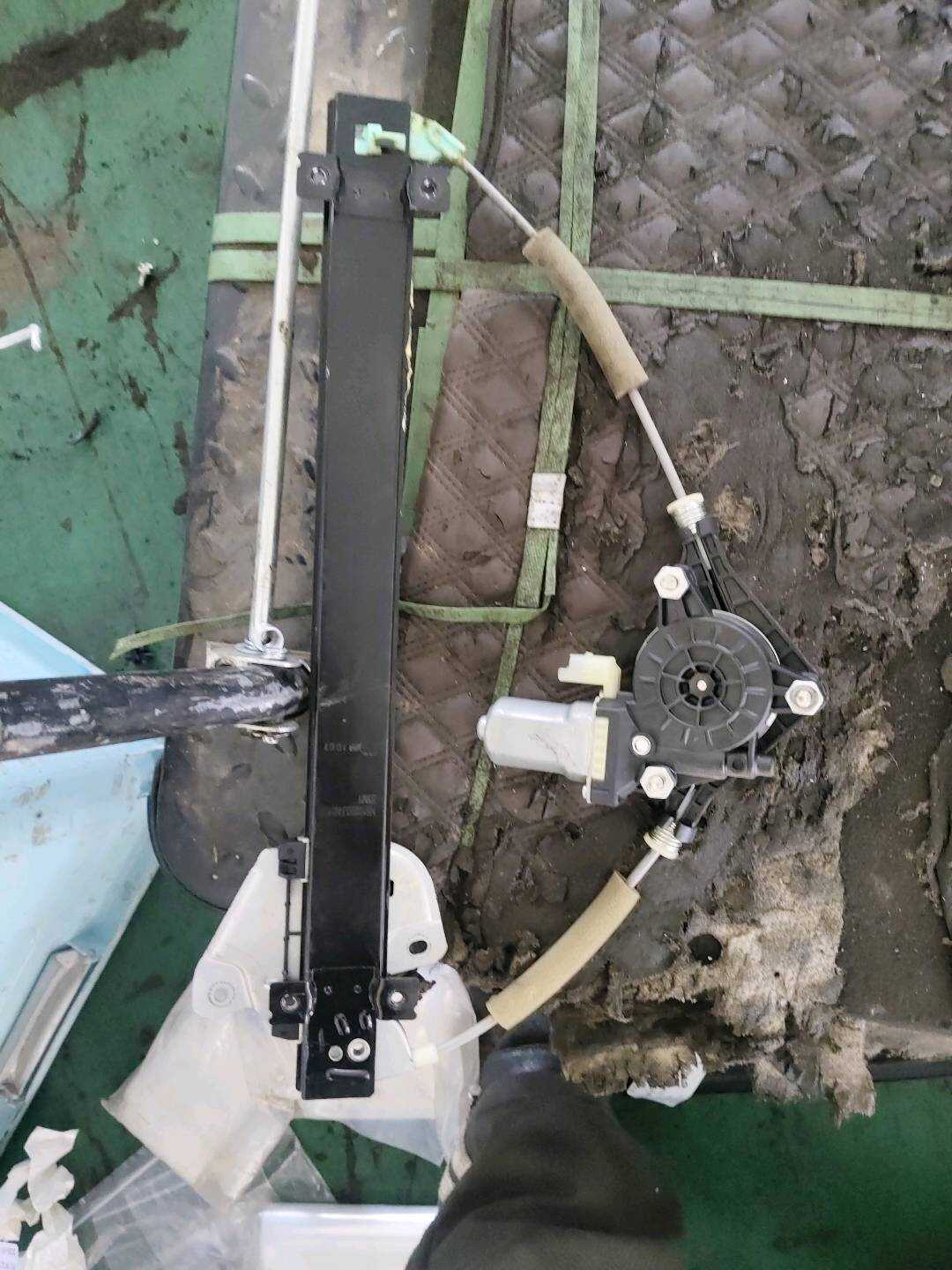 B012406 右后门玻璃升降器