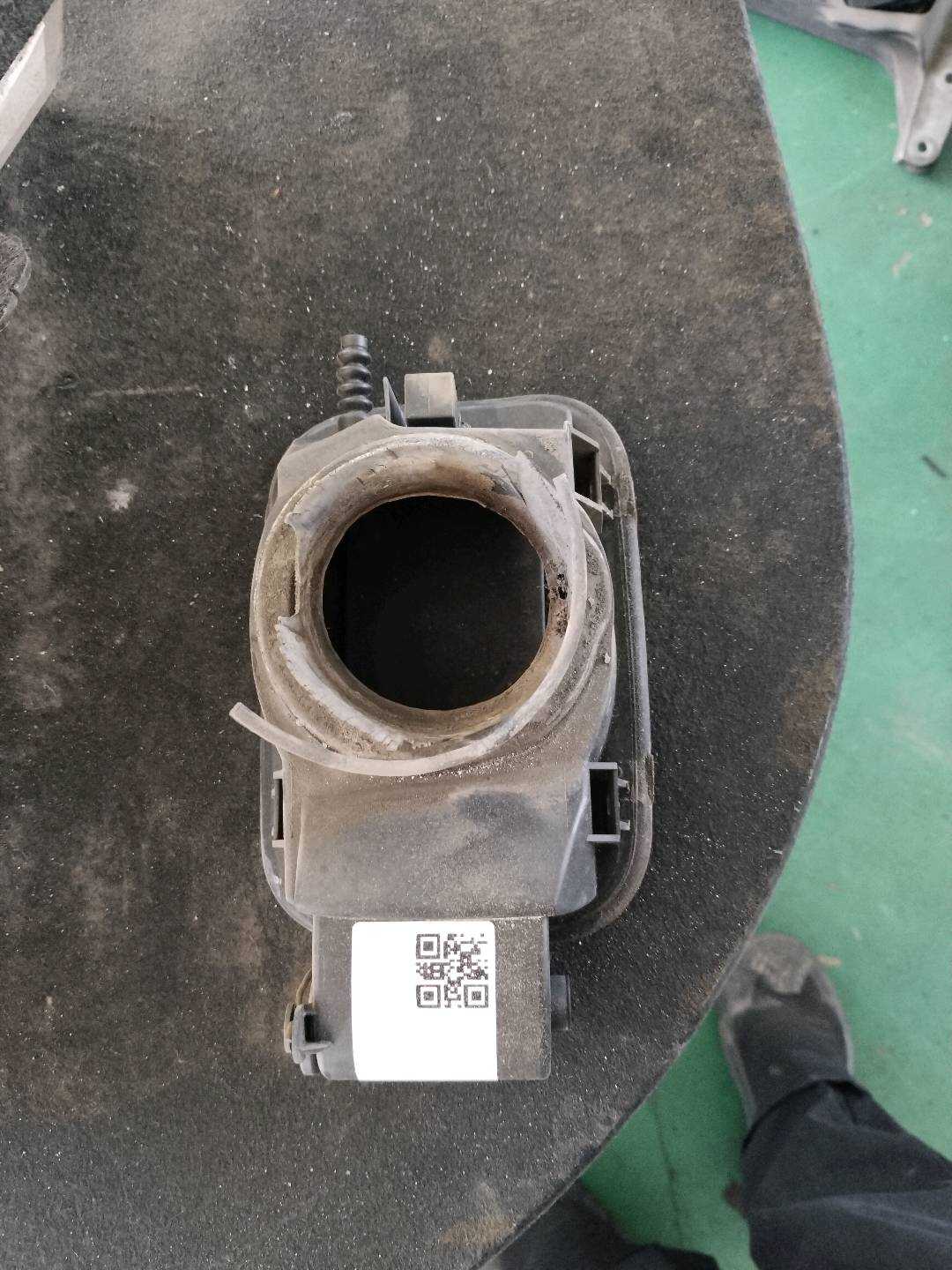 51177183712 燃油箱加注底座