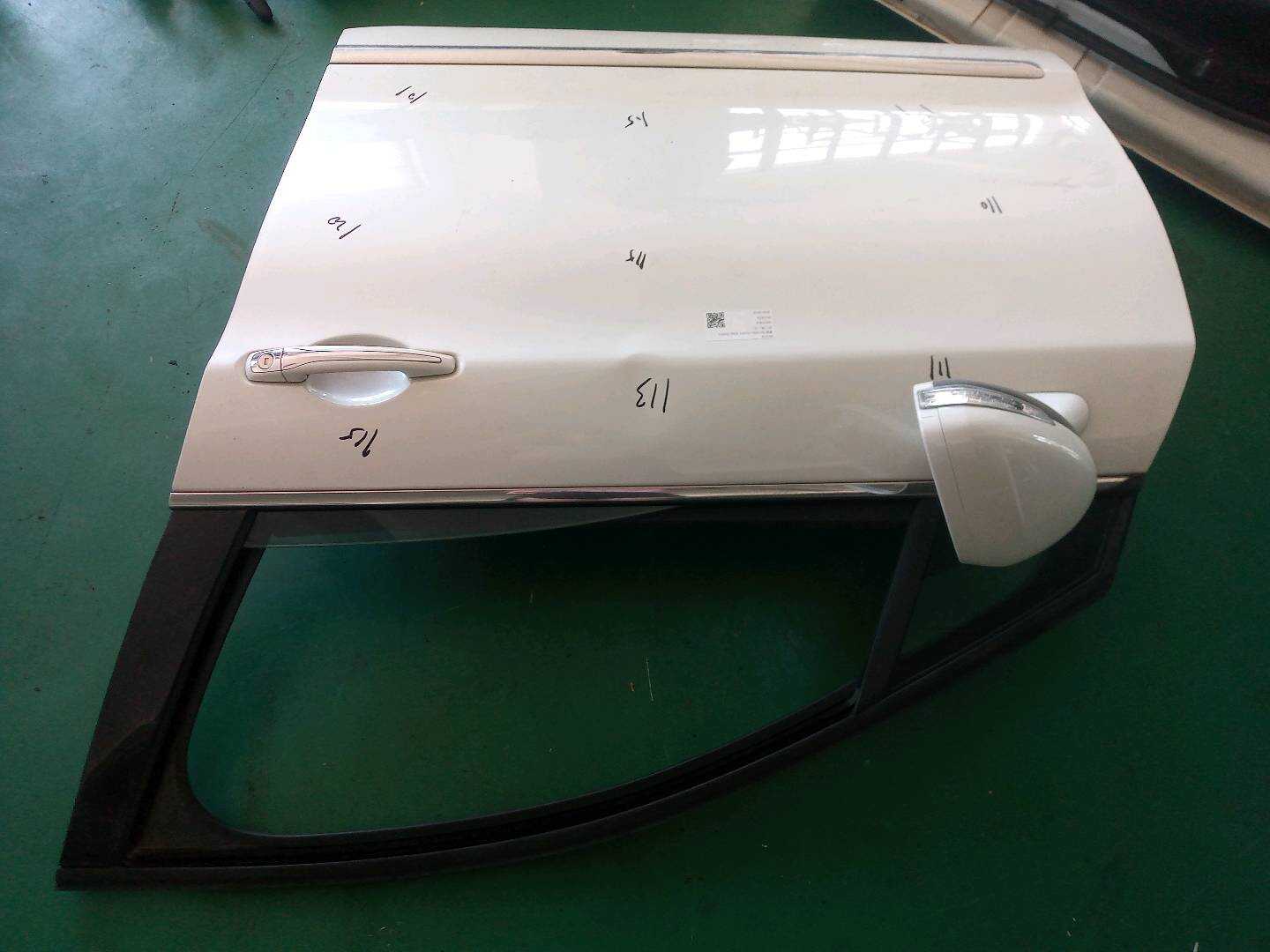 9002Y8 前门壳（左）