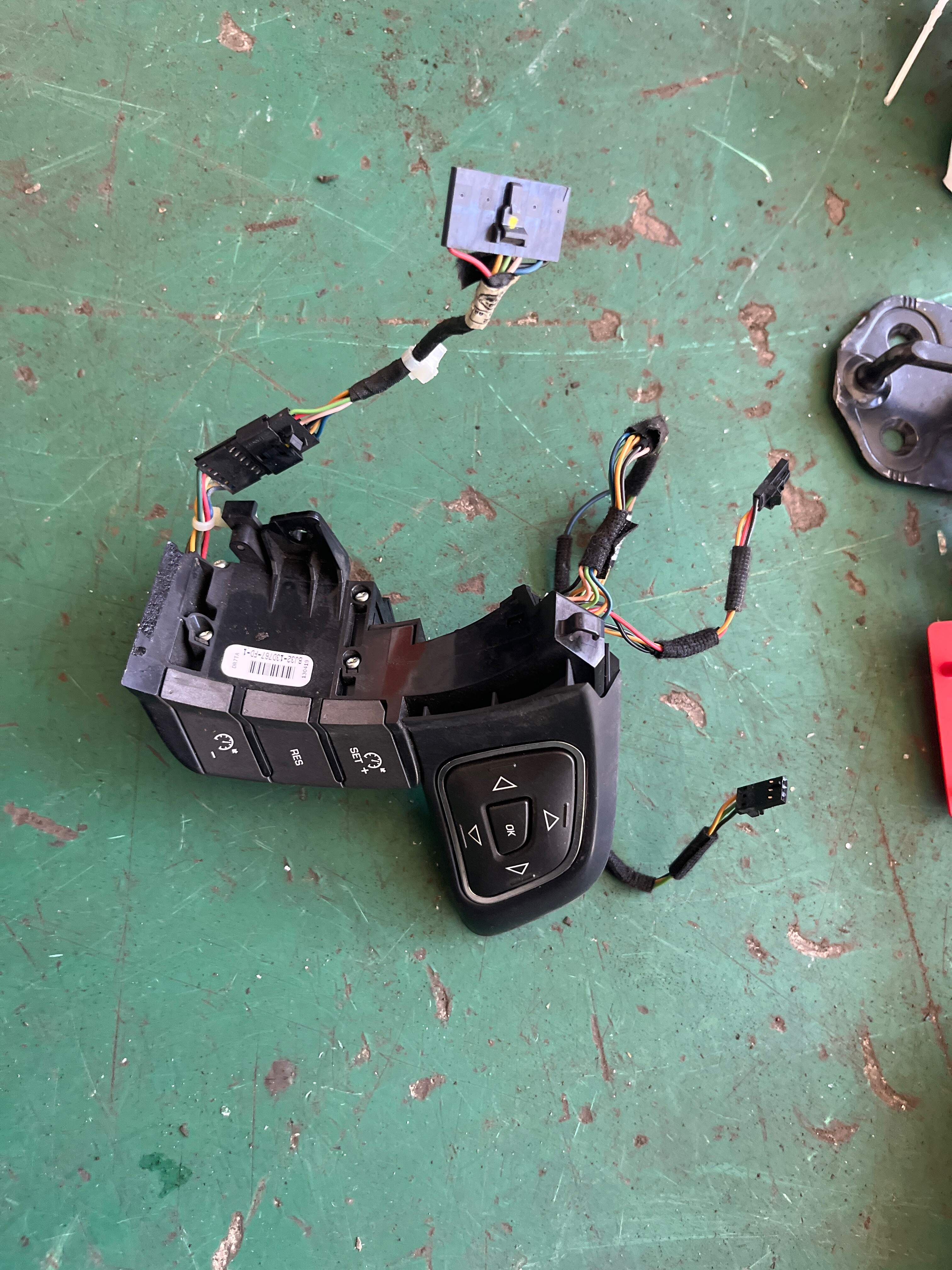 LR038531 Steering Wheel Multi-Function Switch, Right