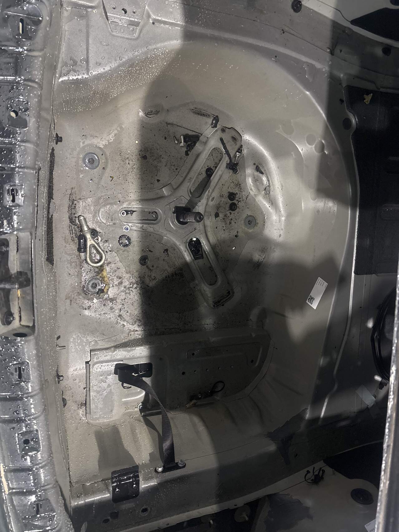 L4F0802088M Spare Tire Well