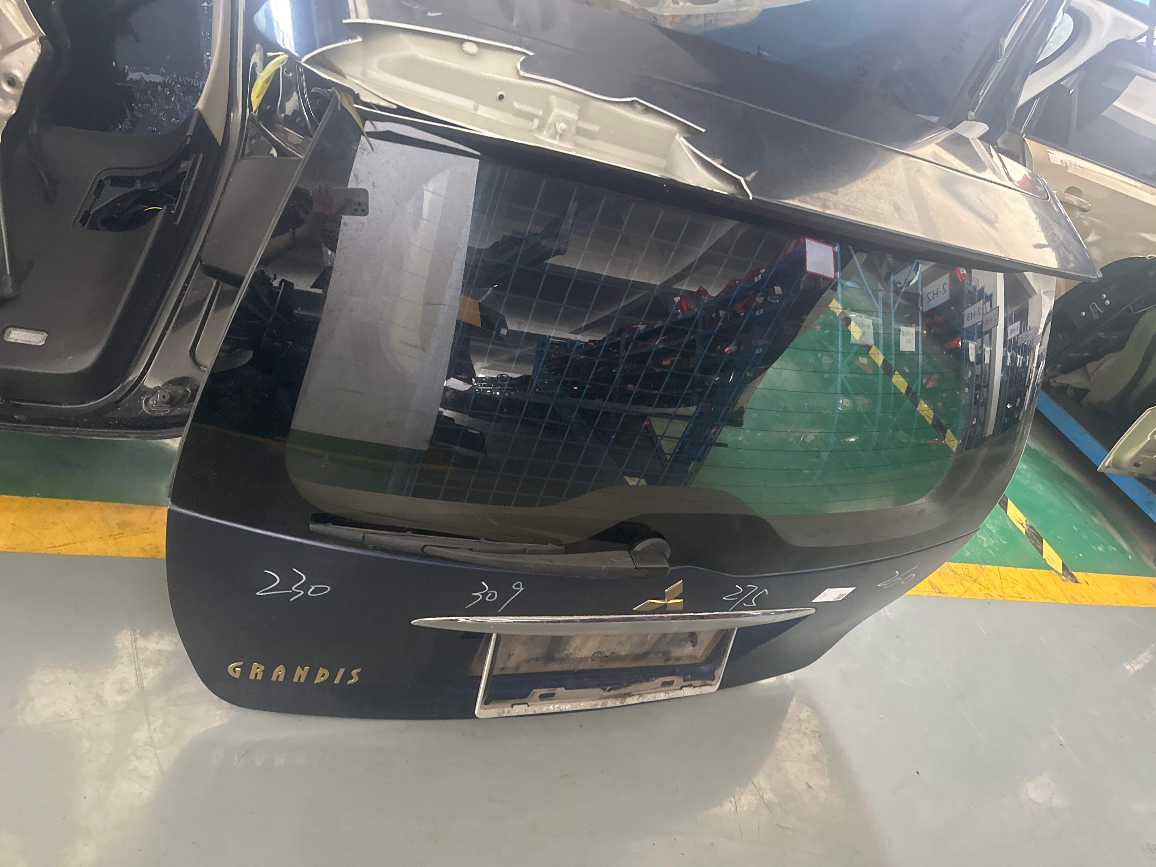 MN186428 Trunk Lid Assembly