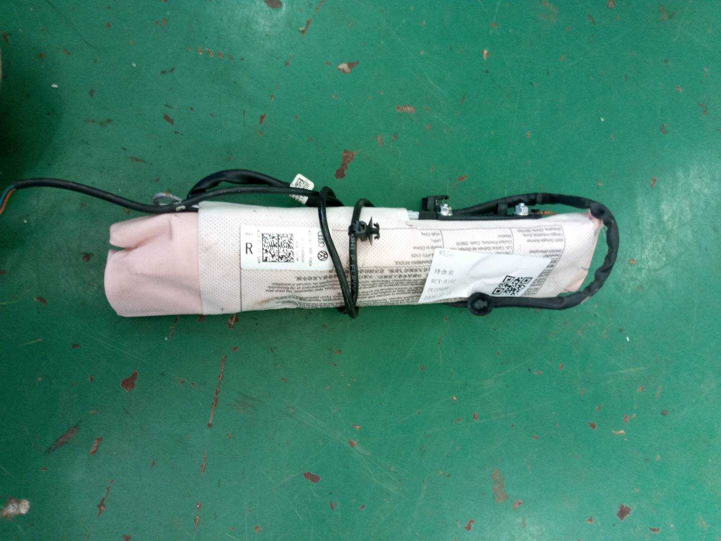 L8KD880242C 前座椅侧气囊（右）