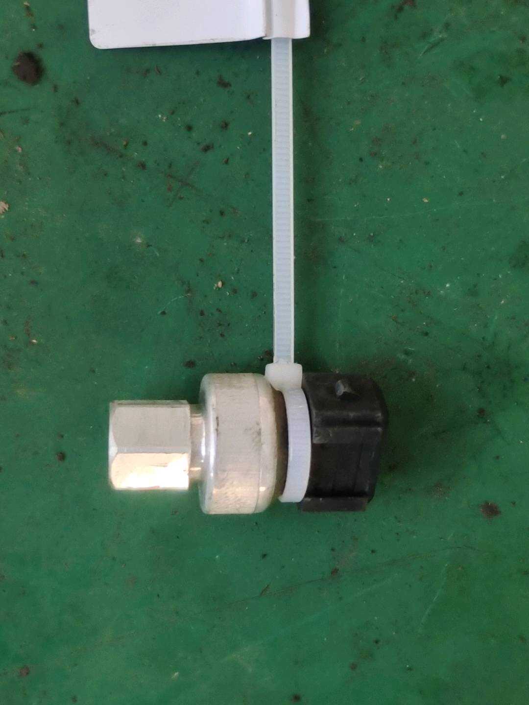 LR012018 A/C Pressure Switch