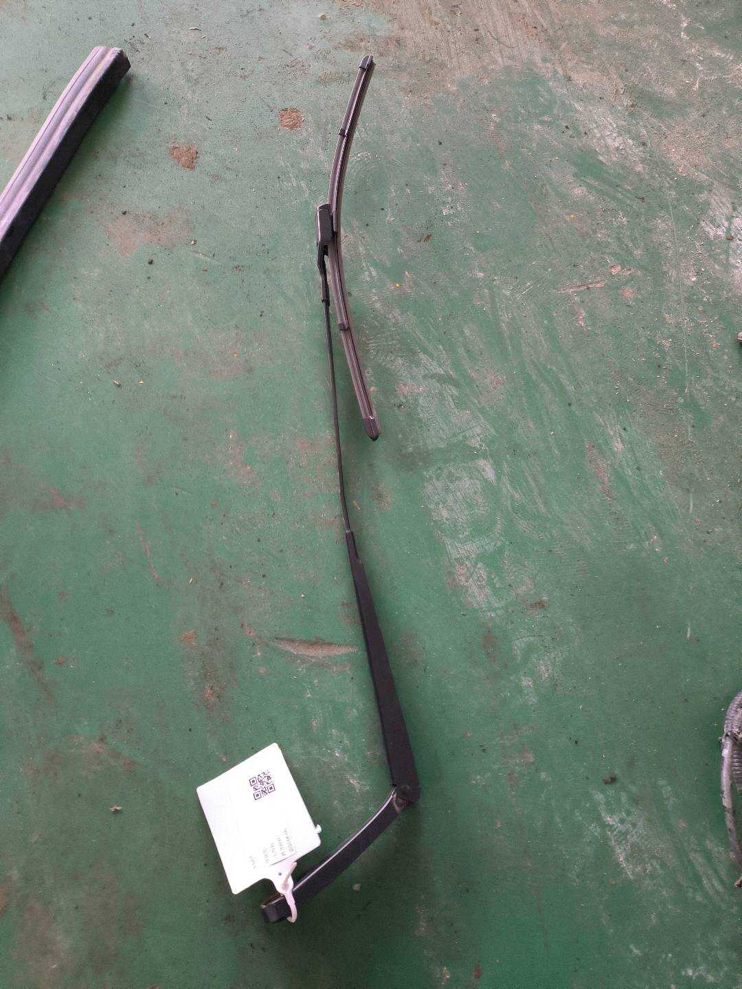 P0001320AC Front Wiper Arm - Right