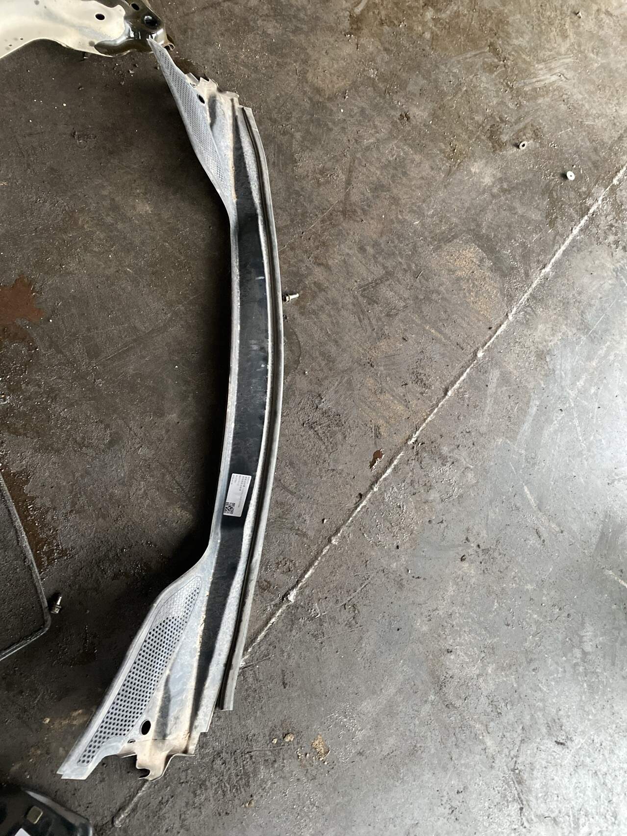 8251V3 Front Windshield Cowl Grille