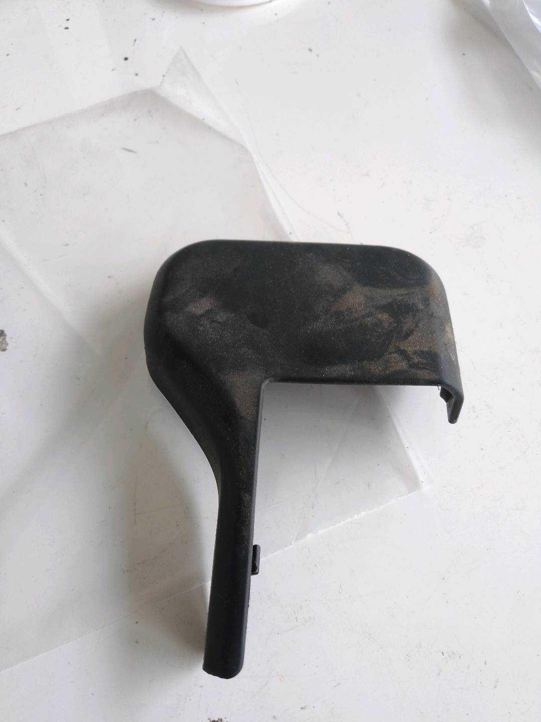 6075055200742 左前座椅右前支架装饰罩