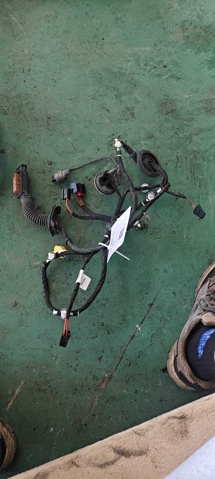 L8R0971030CL Front Door Wiring Harness, Right