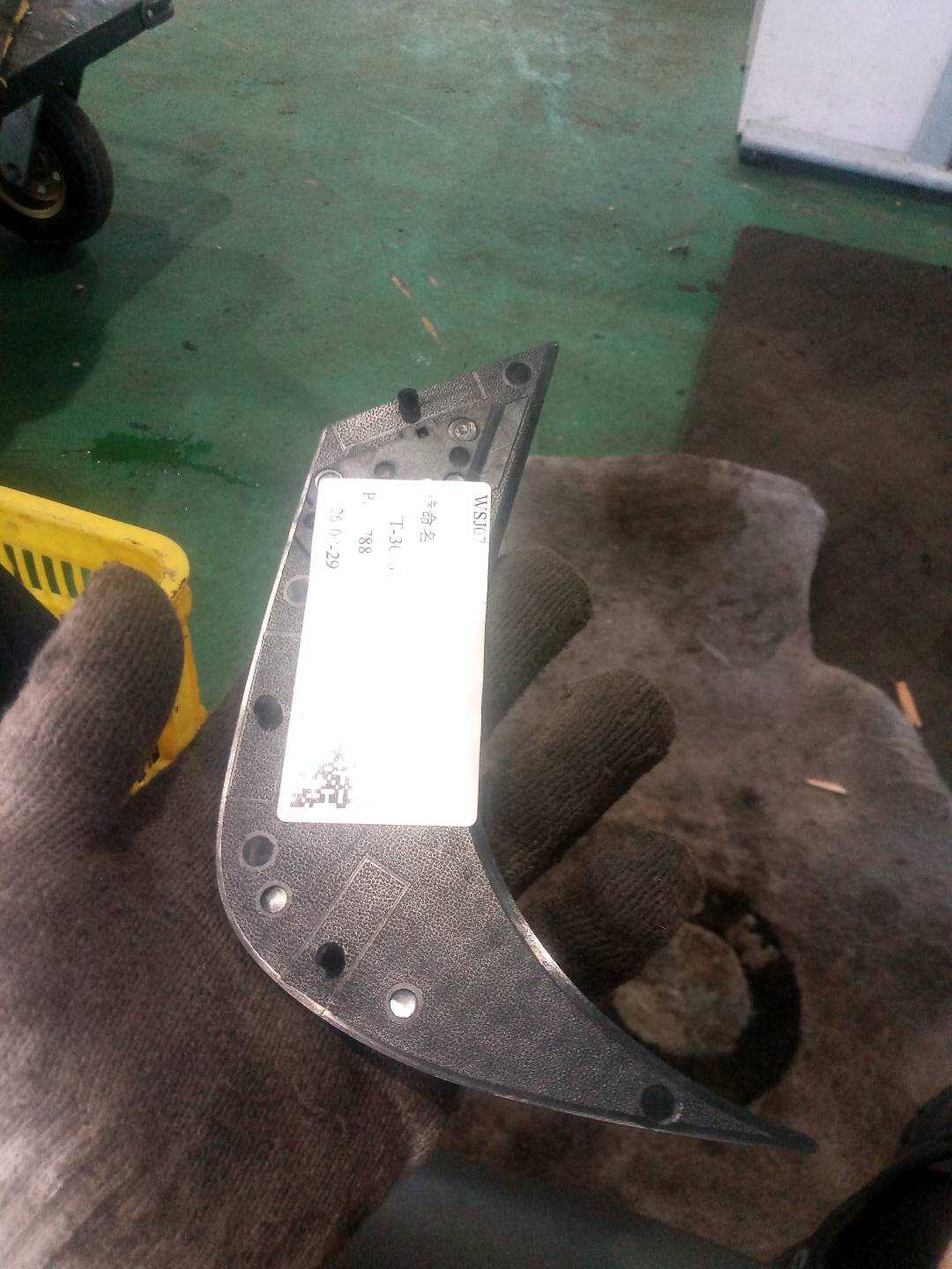 51767453360 C柱装饰条(右)