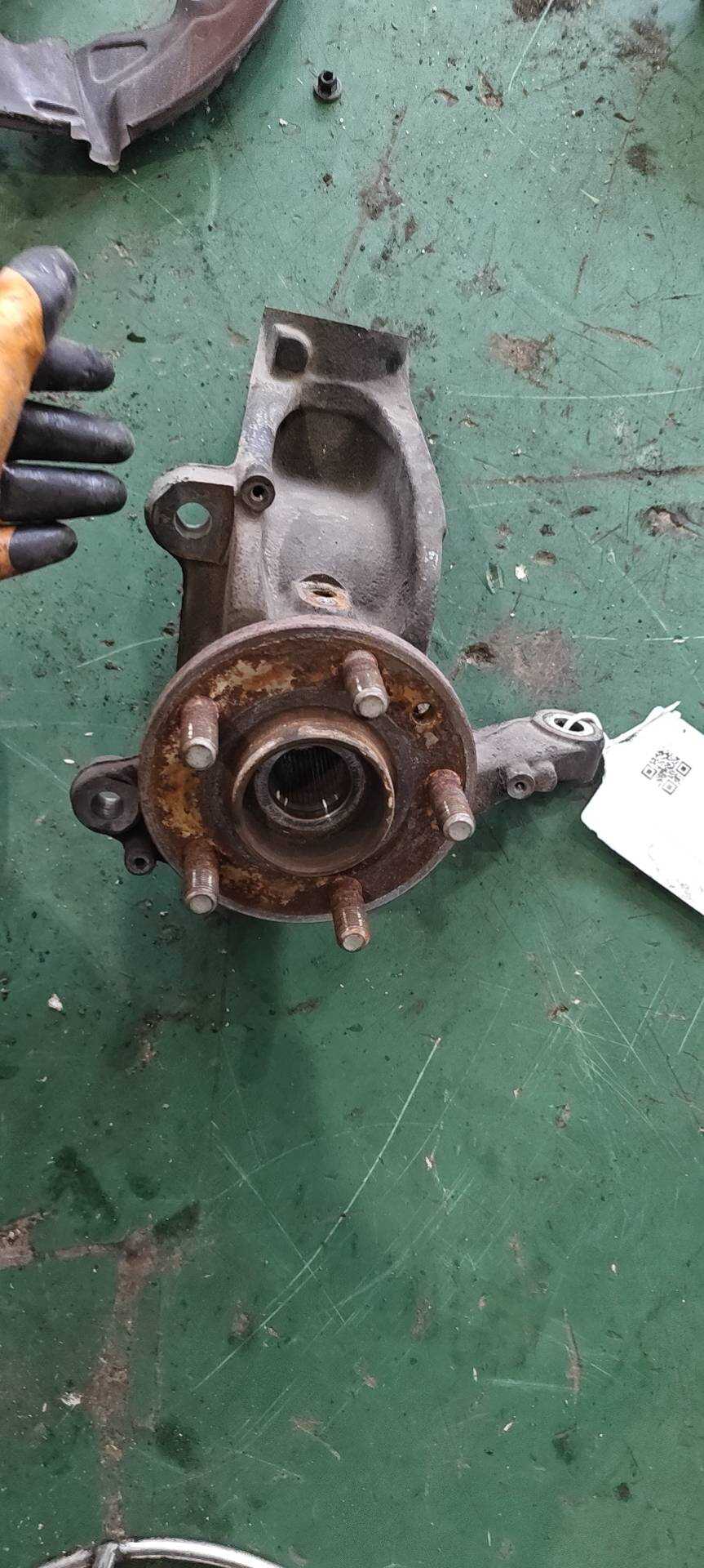 LR006859 Front Steering Knuckle, Left