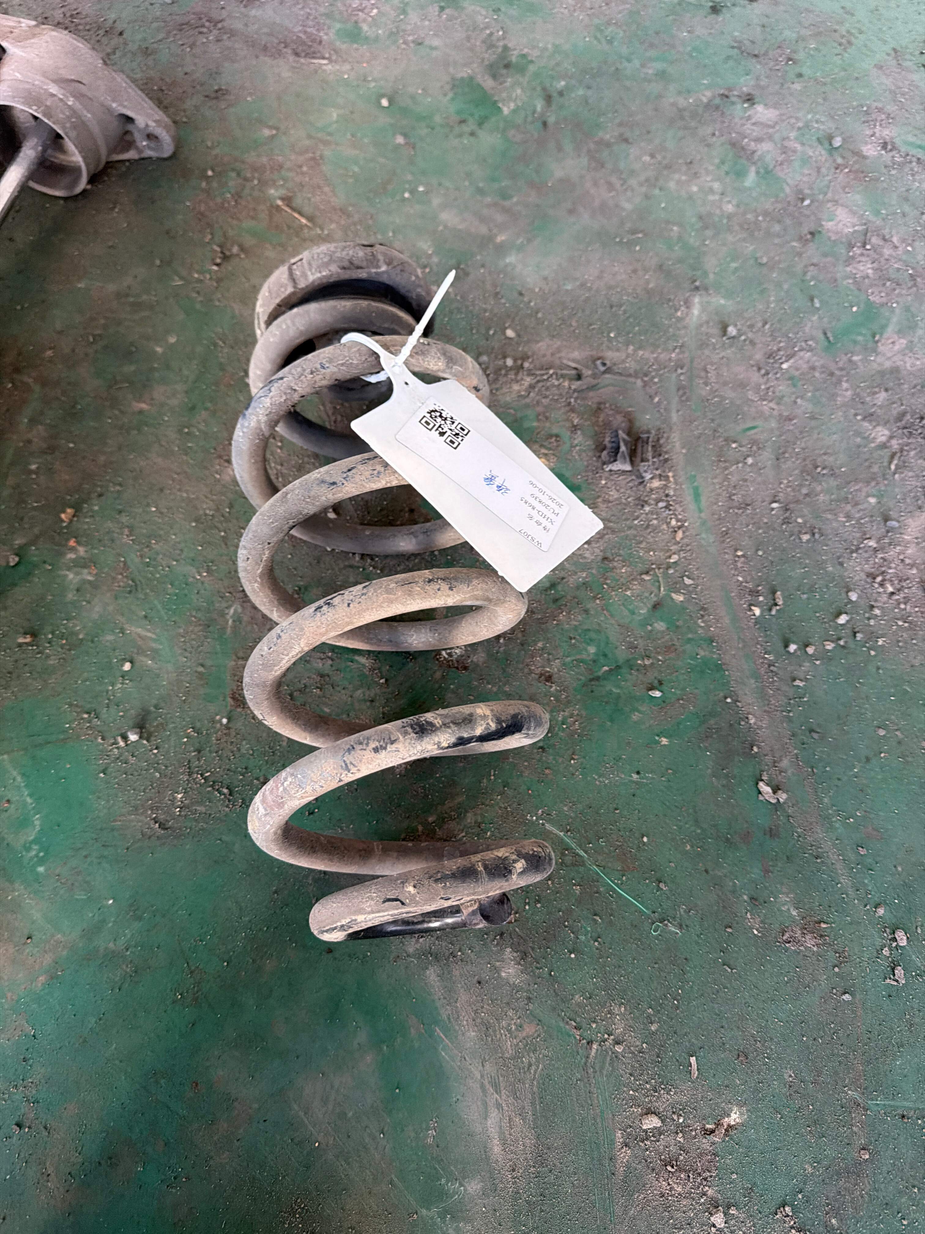 4F0511115BN 后减震器螺旋弹簧