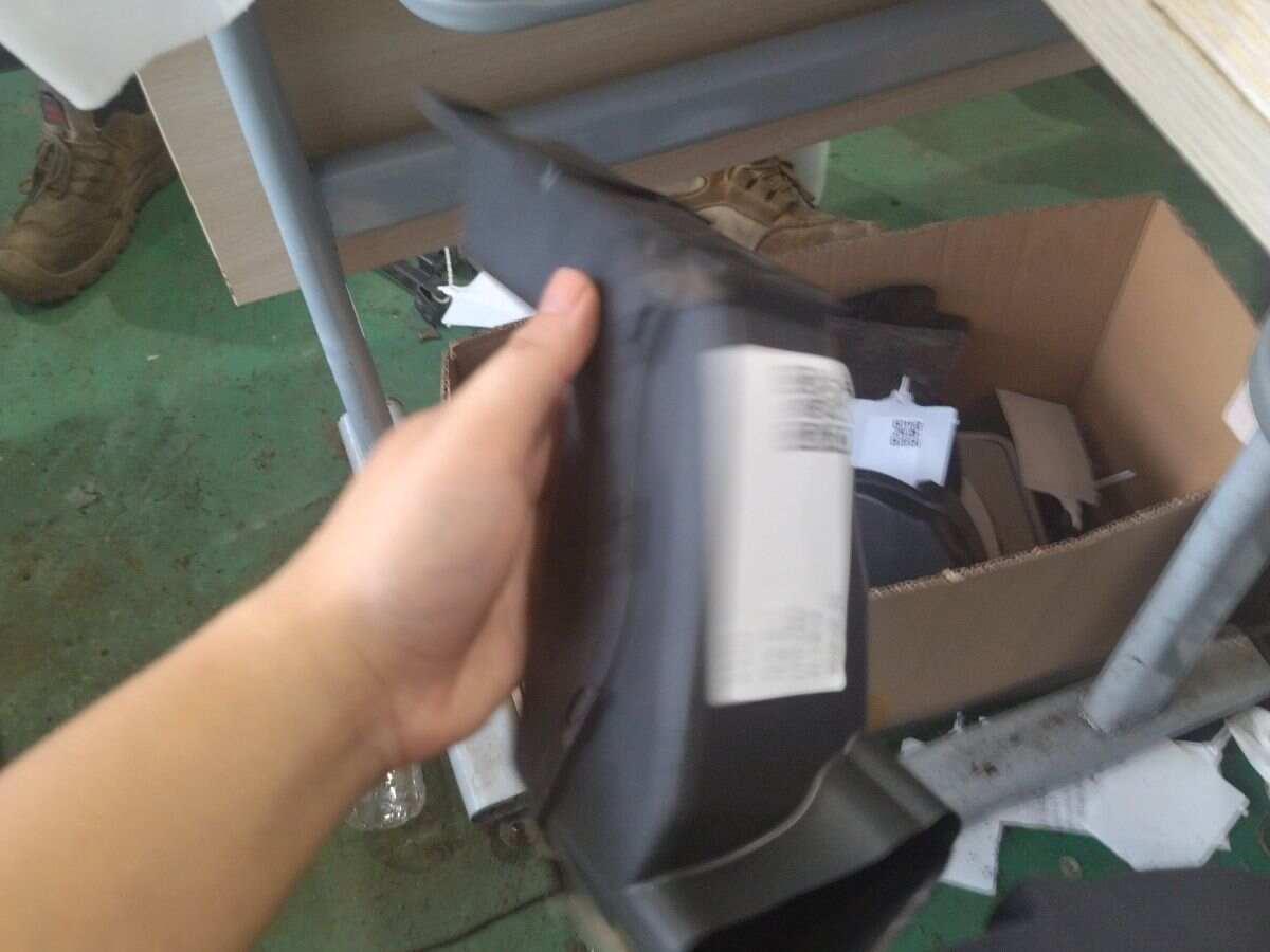 972824V000 喷射通风管（右）