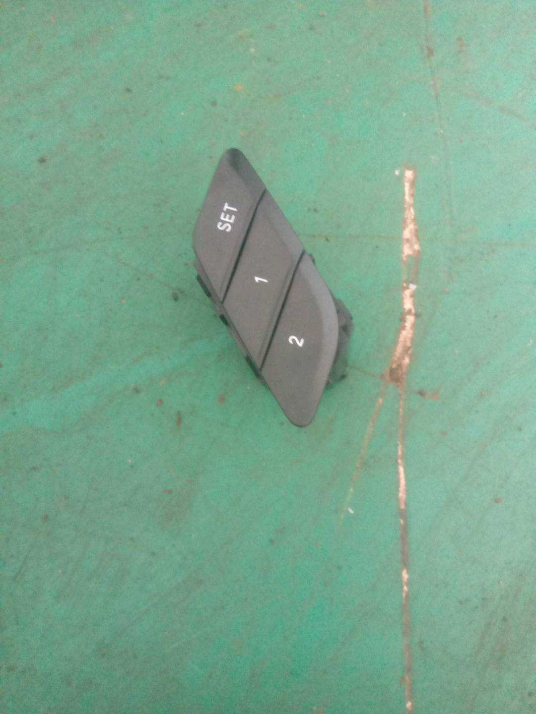 61317937969 前座椅记忆开关（左）