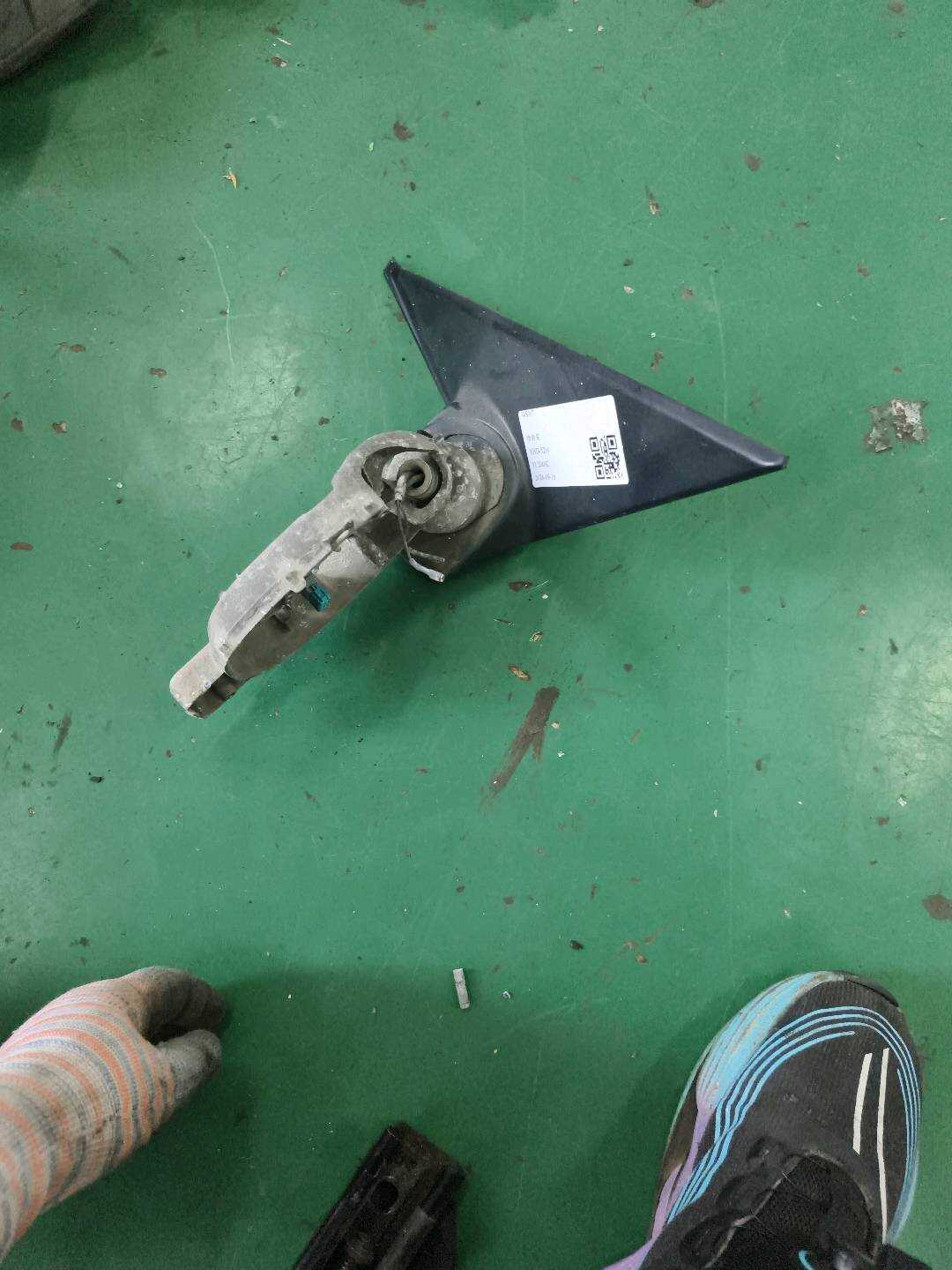 51167189867 倒车镜固定座(左)