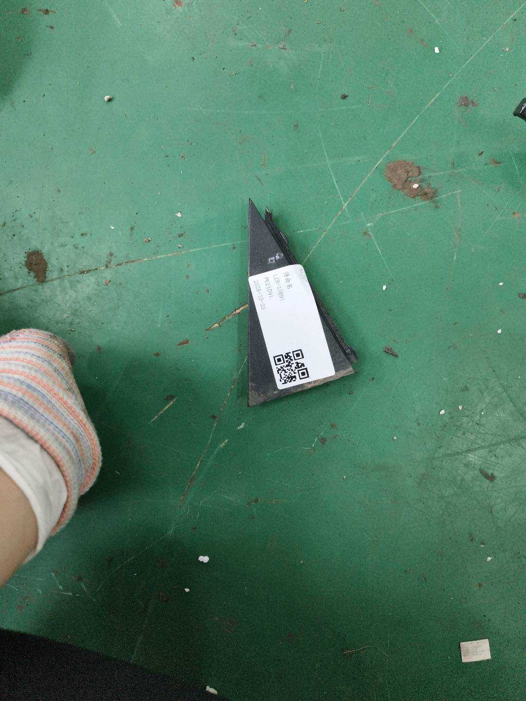839104X000 后门三角饰板(左内)