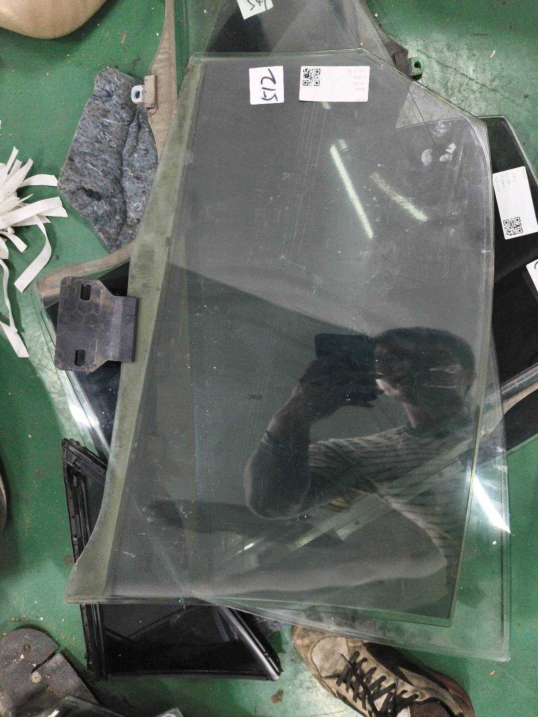 L8E5845025C Rear Door Glass, Left