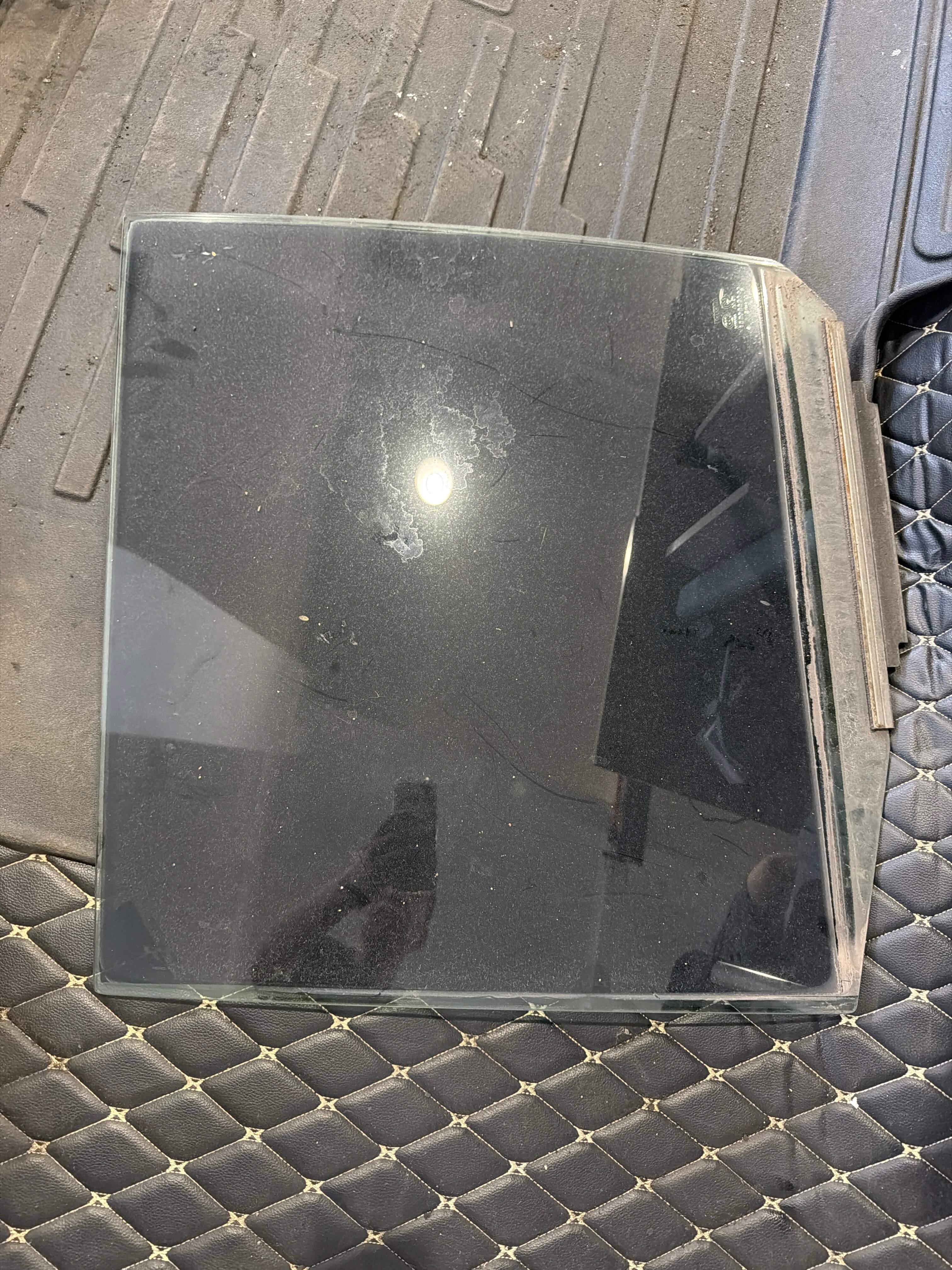 681140G020 后门玻璃(左)