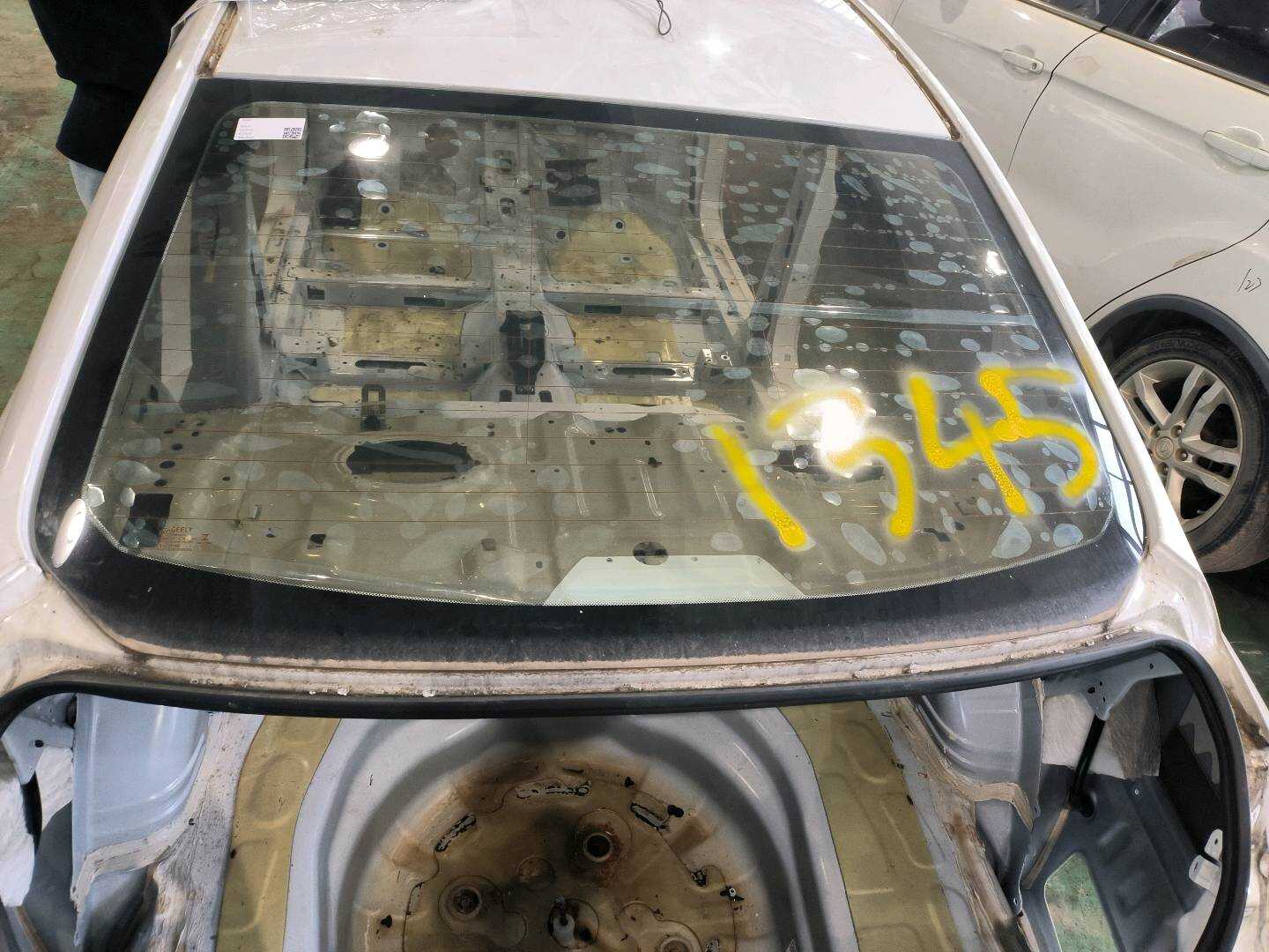 1068001141 后风窗玻璃