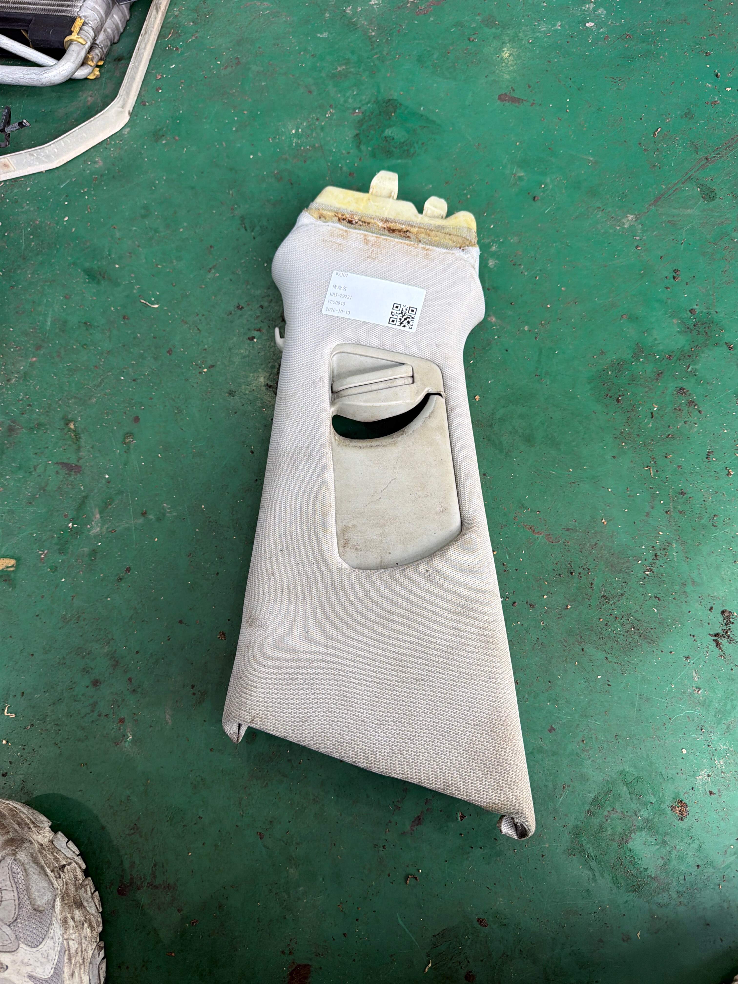 8KD867281 B柱内衬(左上)