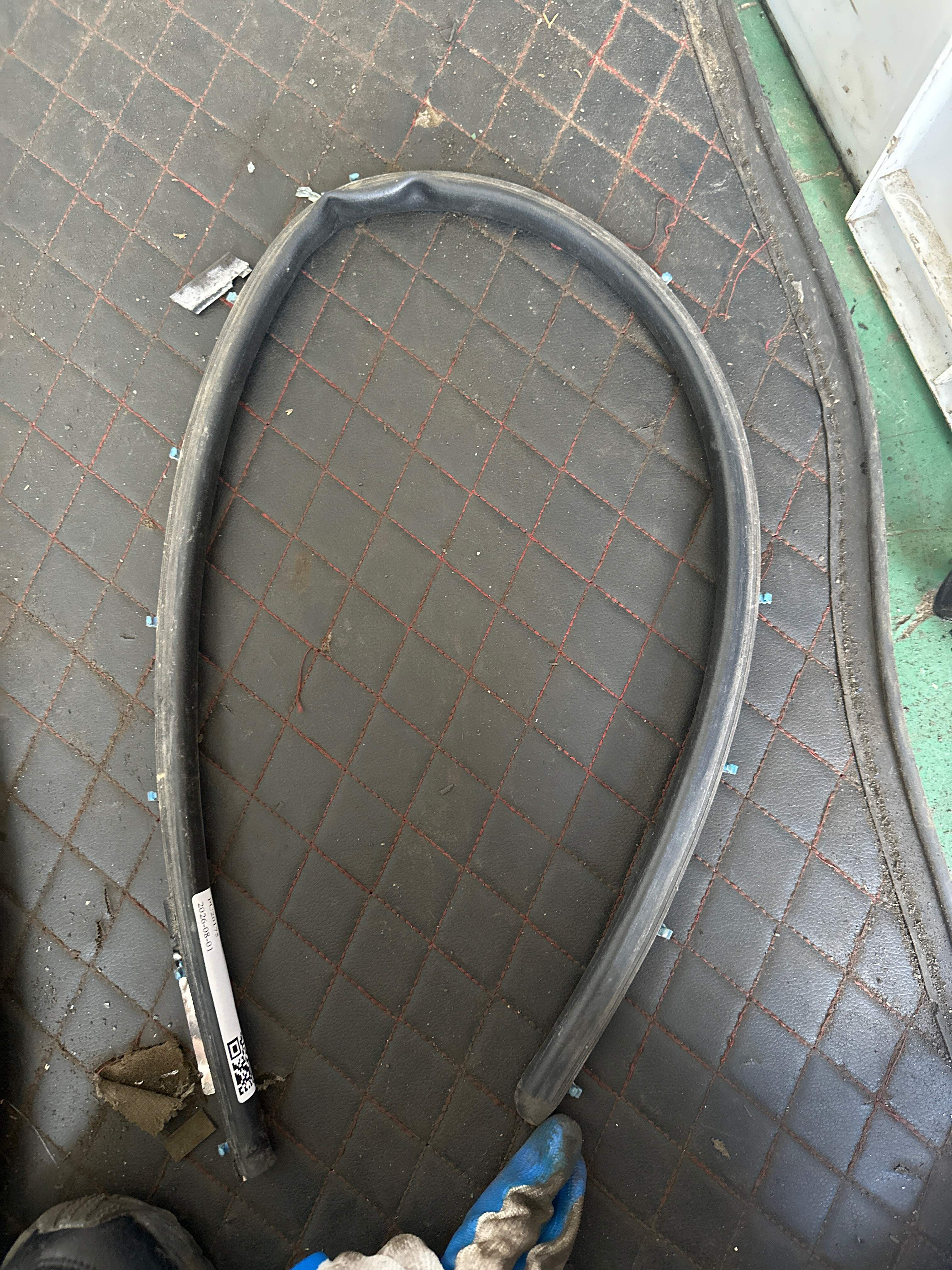 51767439317 前门车门密封胶条（左下）