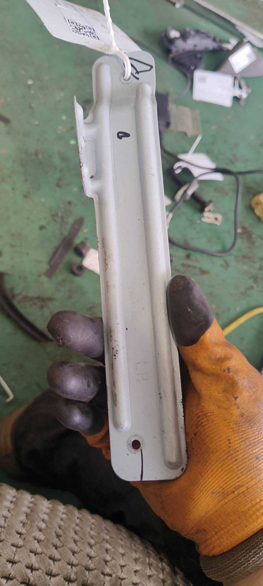 9046713 Rear Door Inner Handle Bracket, Left