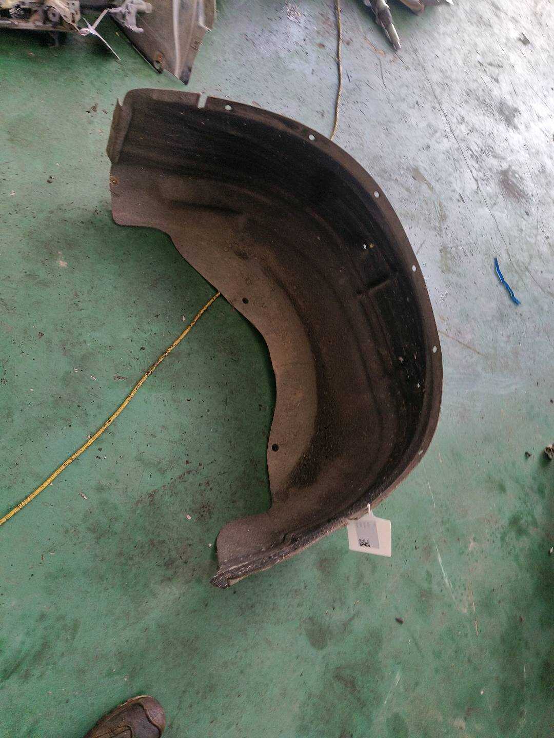 51717248211 后叶子板内衬(左)
