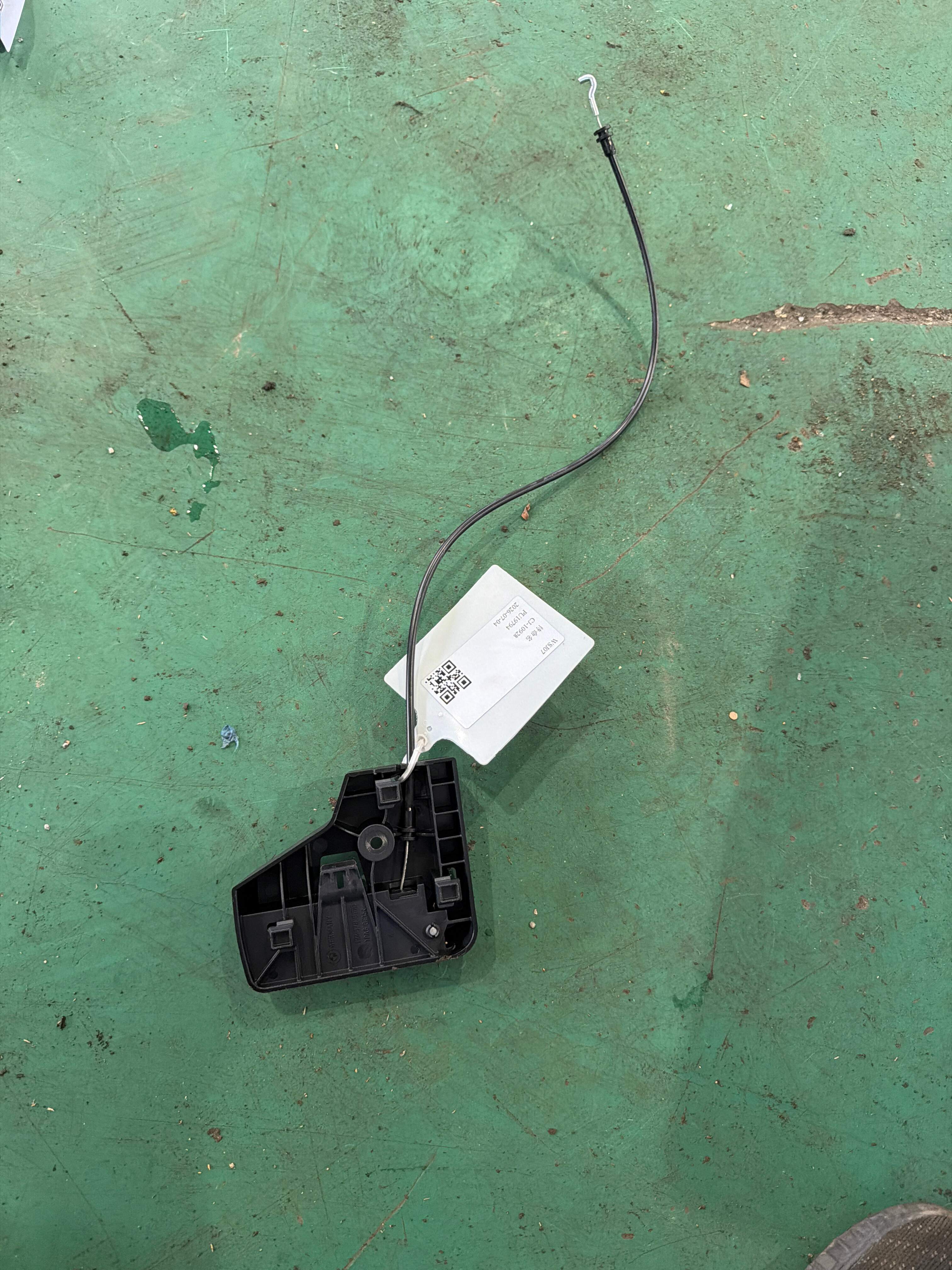 52207392145 后座椅靠背骨架解锁单元