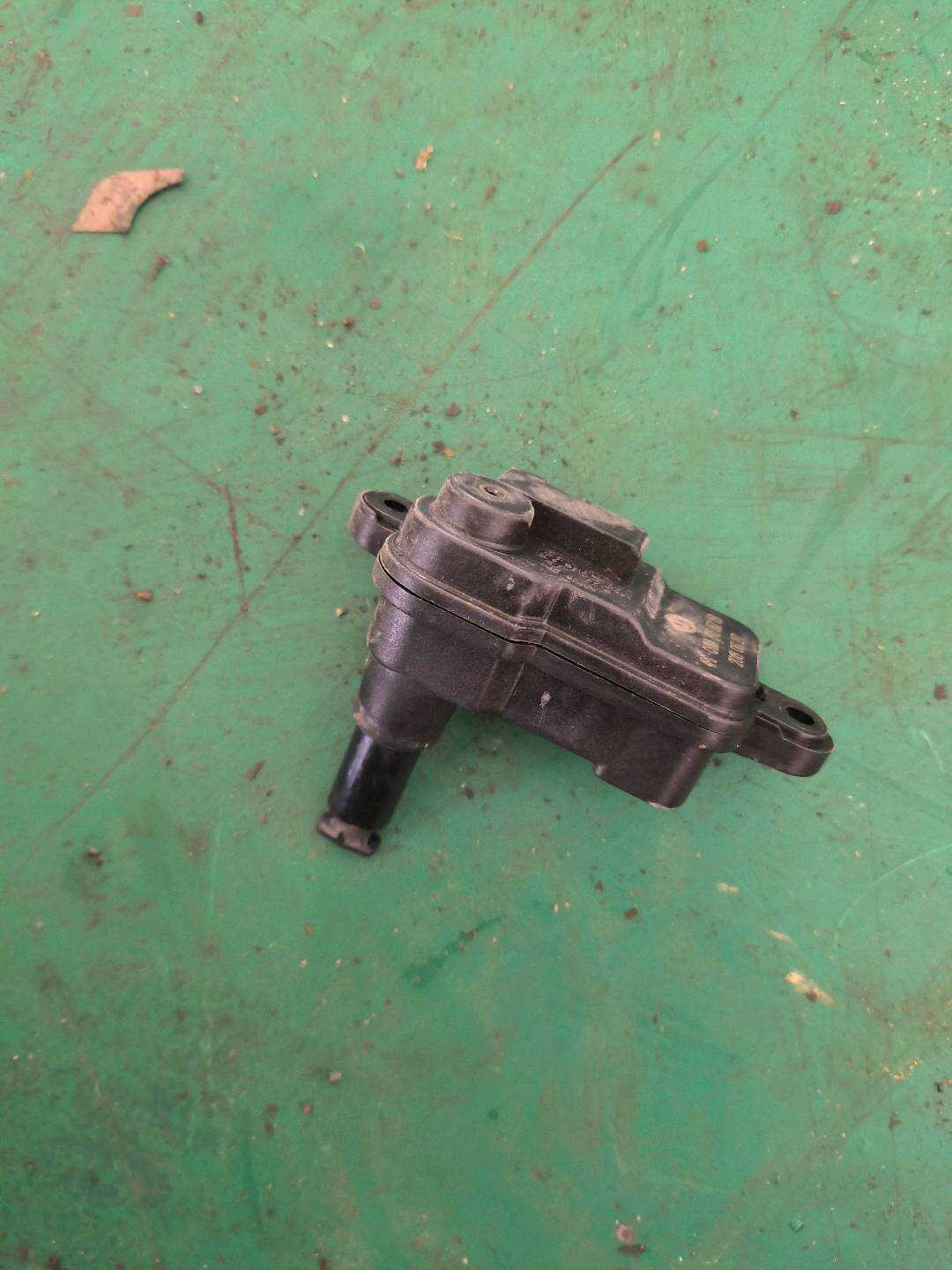 8VD862159 燃油箱门开启执行器