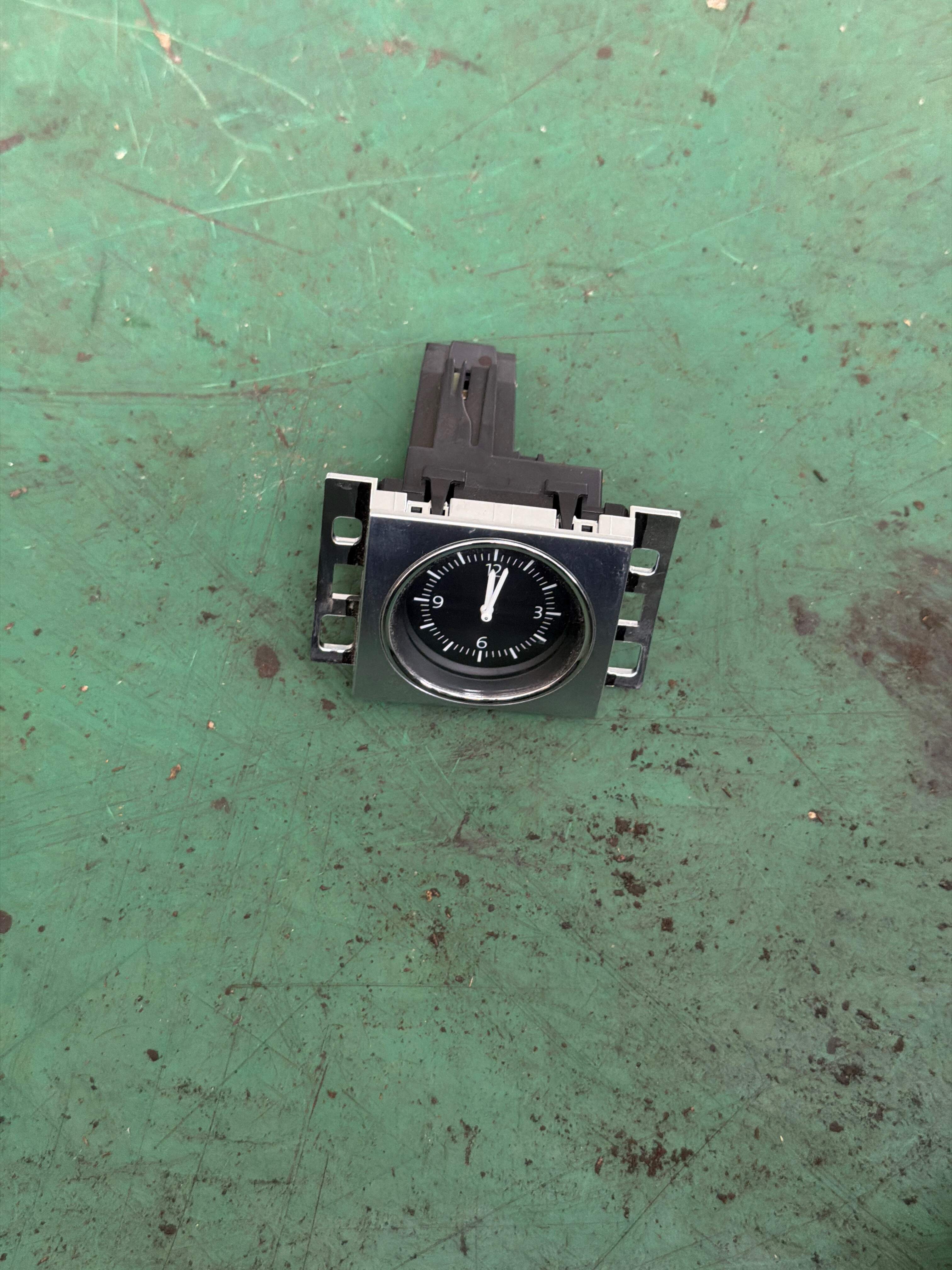 L3AD919204B 电子时钟