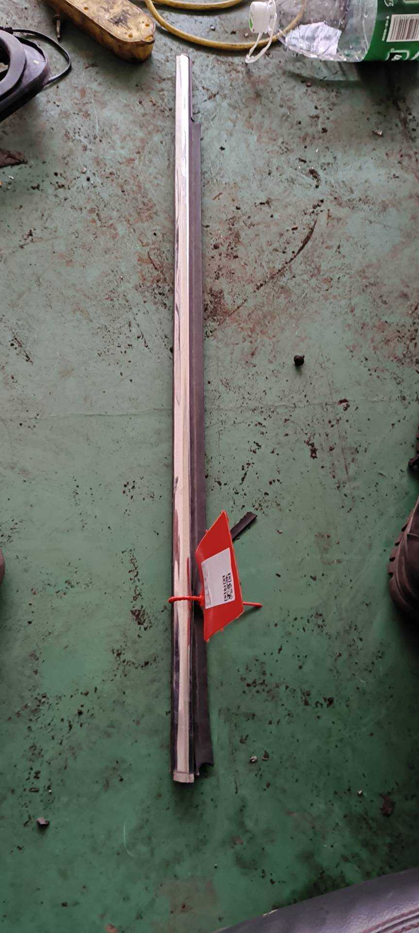 9805767980 后门玻璃压条(左外)