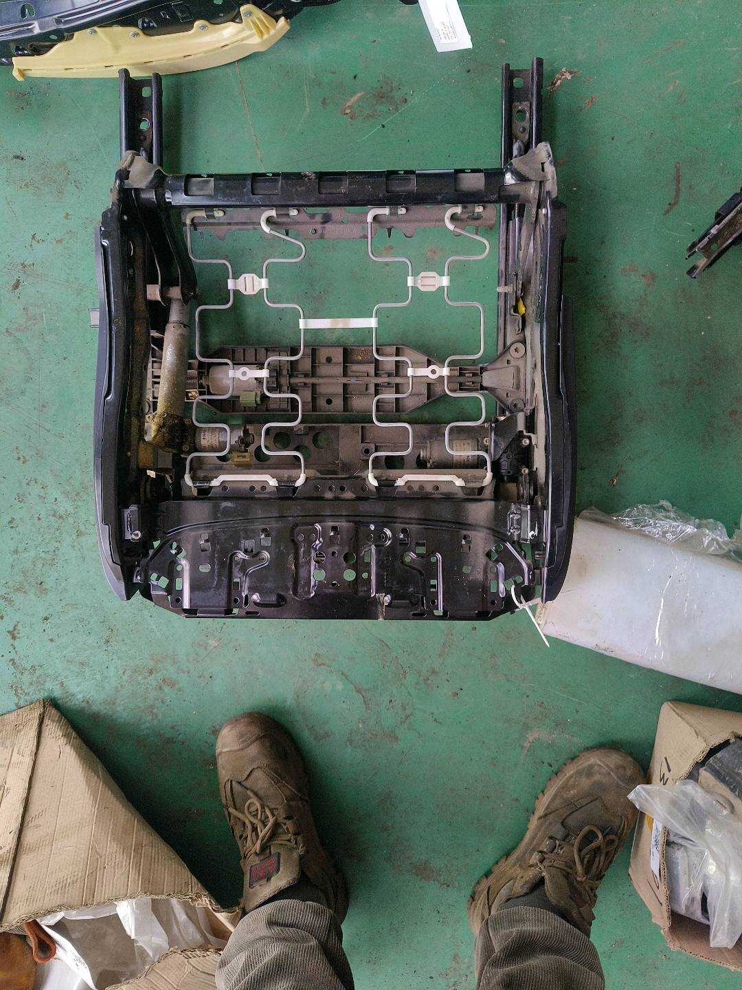 52107266332 副驾驶员座椅底座骨架