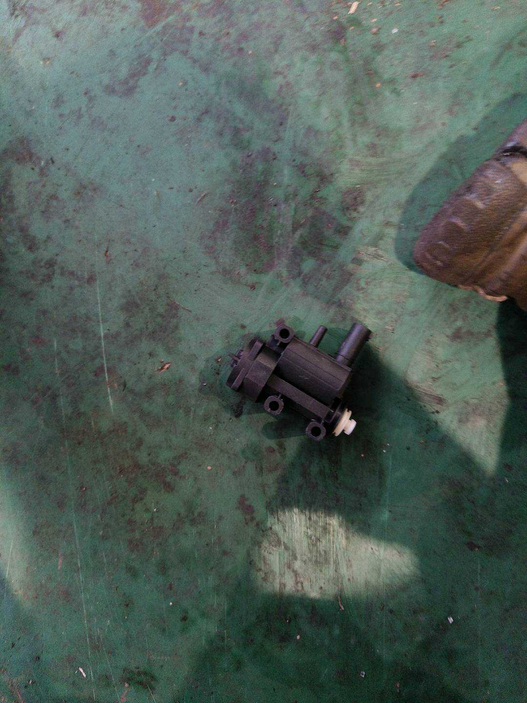 67116985878 燃油箱门开启执行器