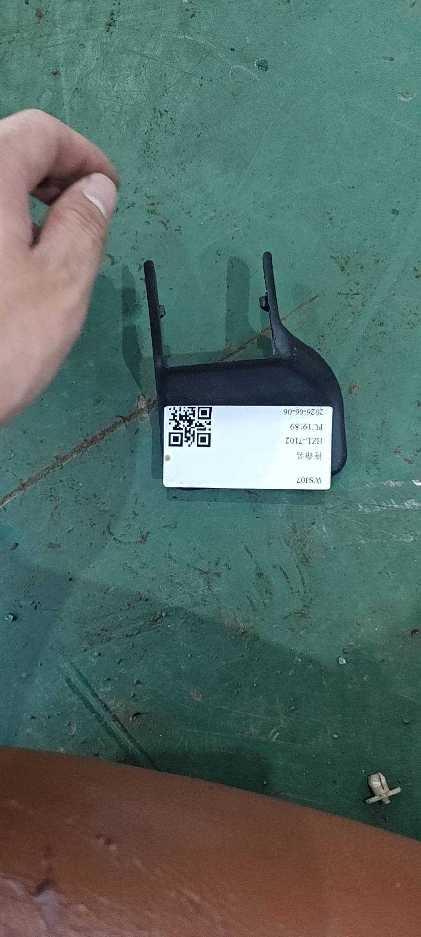 1018039672 左前座椅右前支架装饰罩