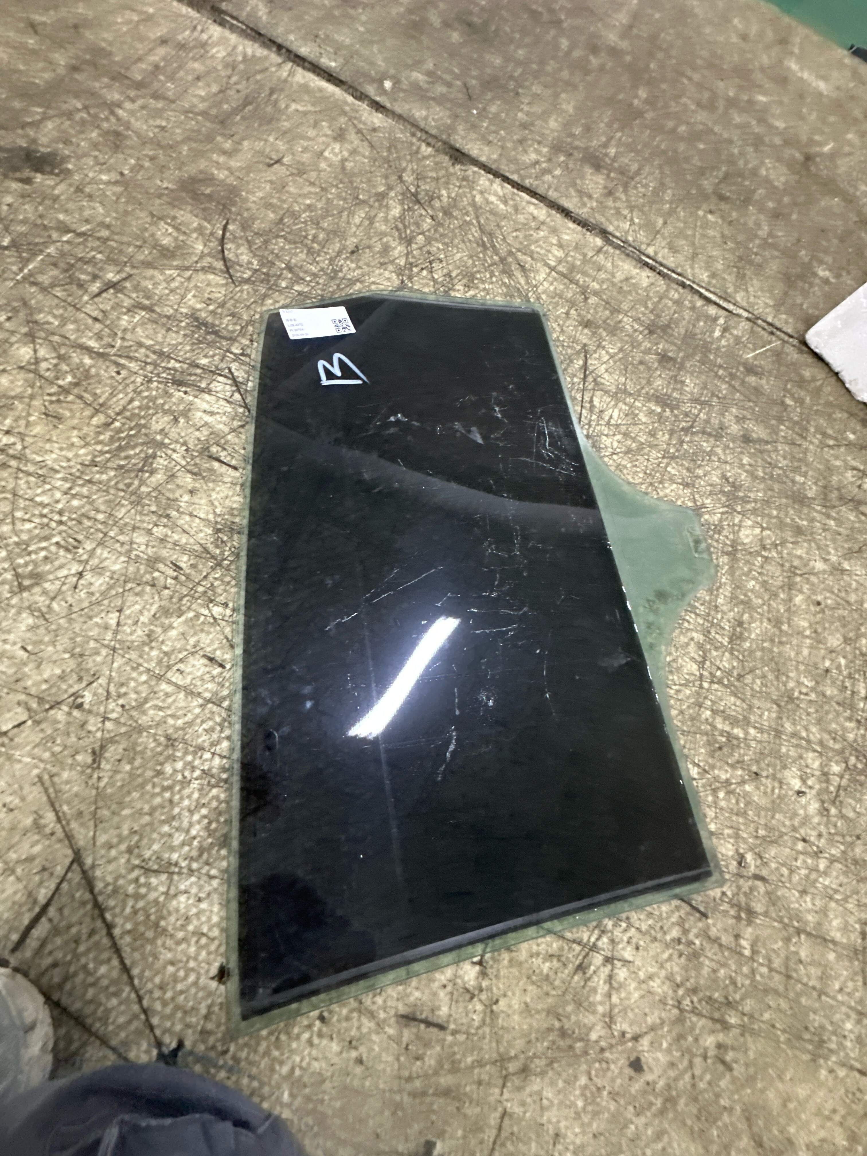 A2467350400 侧车窗