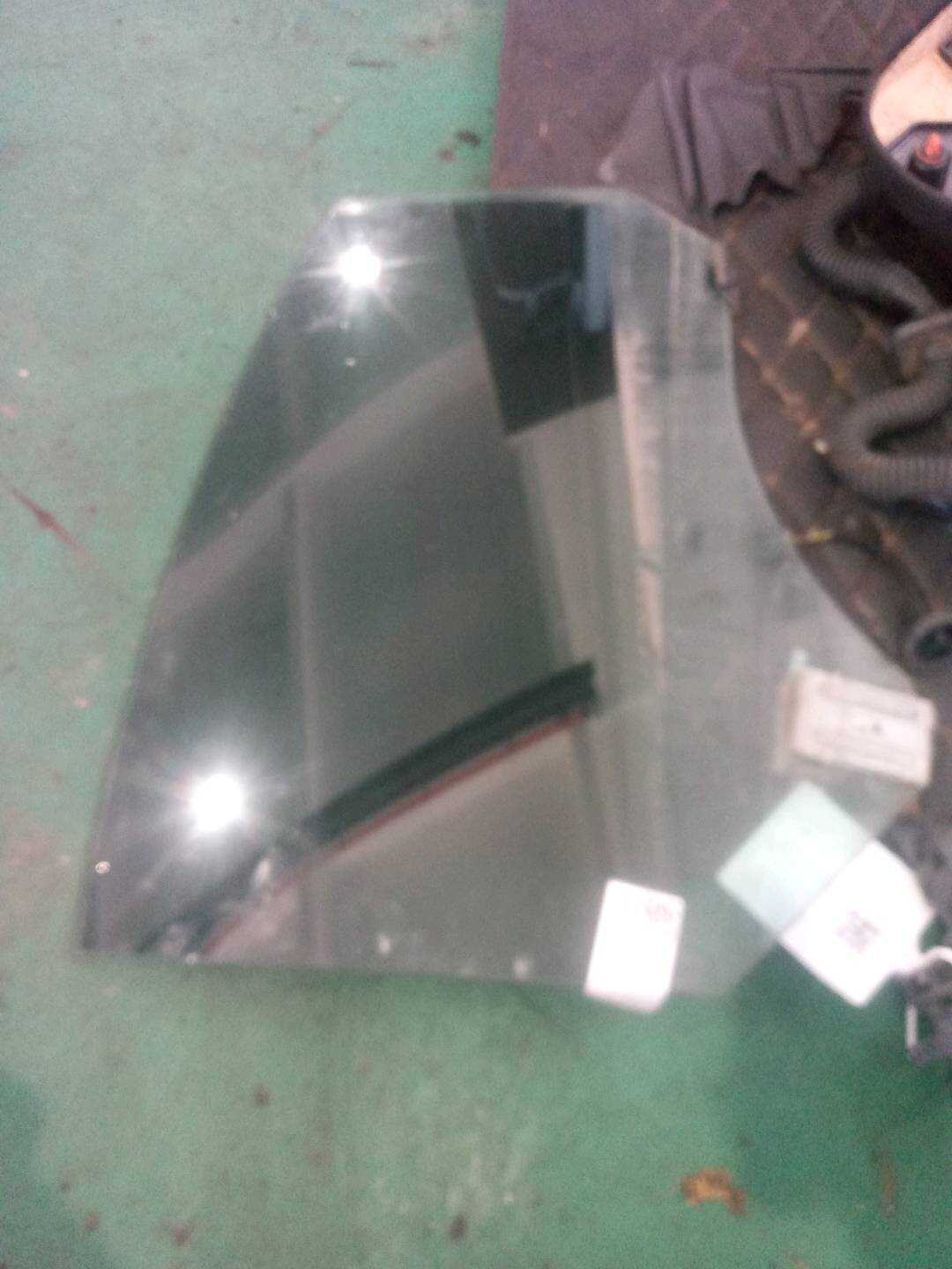 A1177350110 后门玻璃(左)