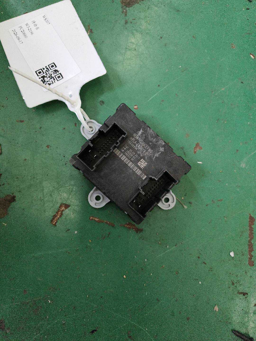 T4A18084 车门控制单元(右)