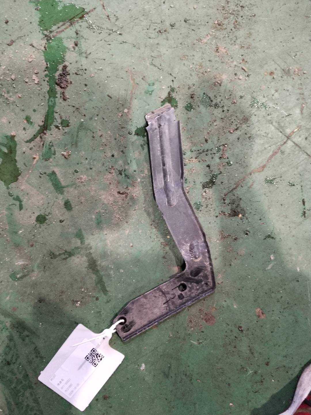 L8WD807329A Rear Bumper Bracket (Left Inner)
