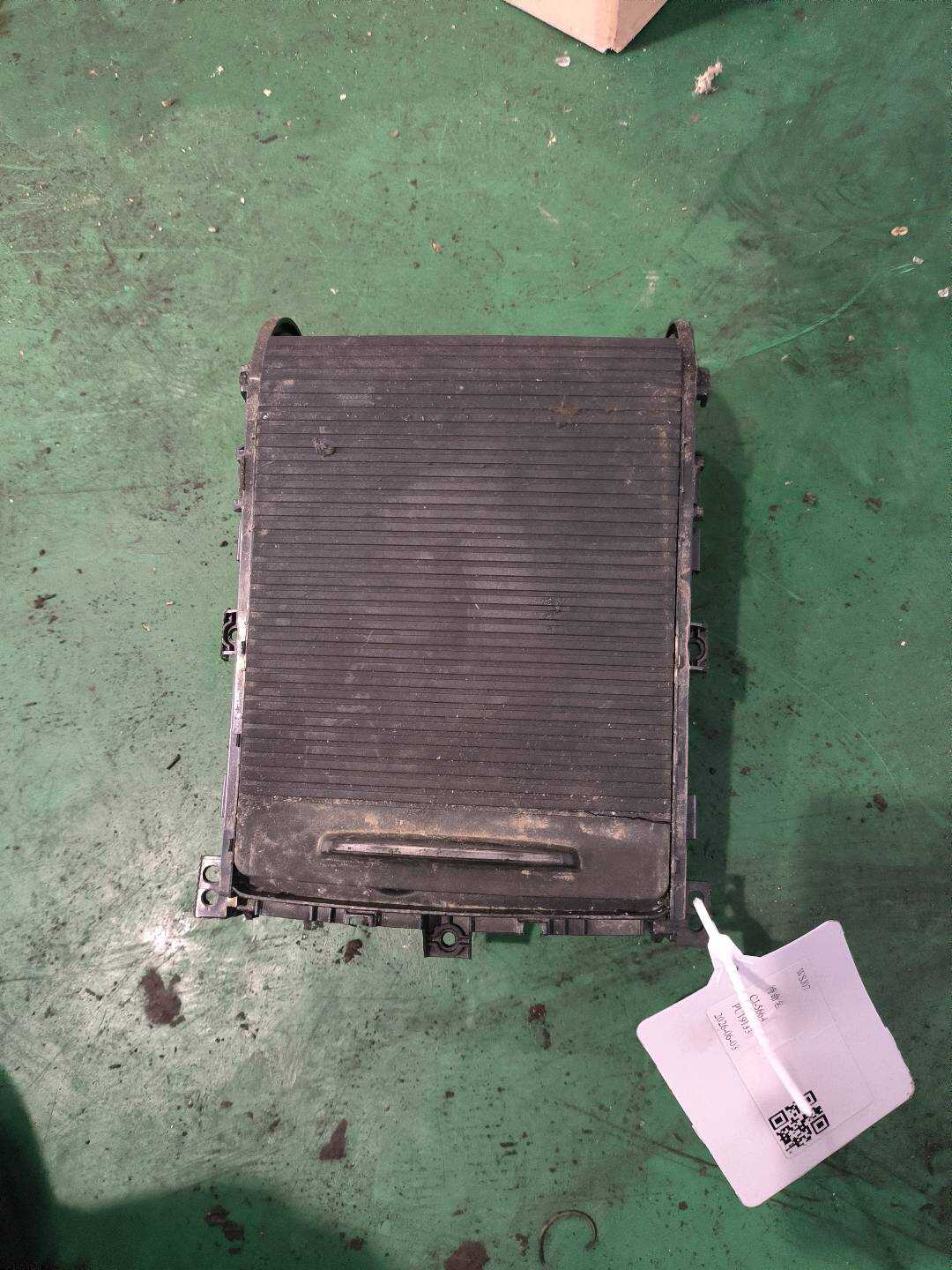84670B30004X 中央控制台茶杯架