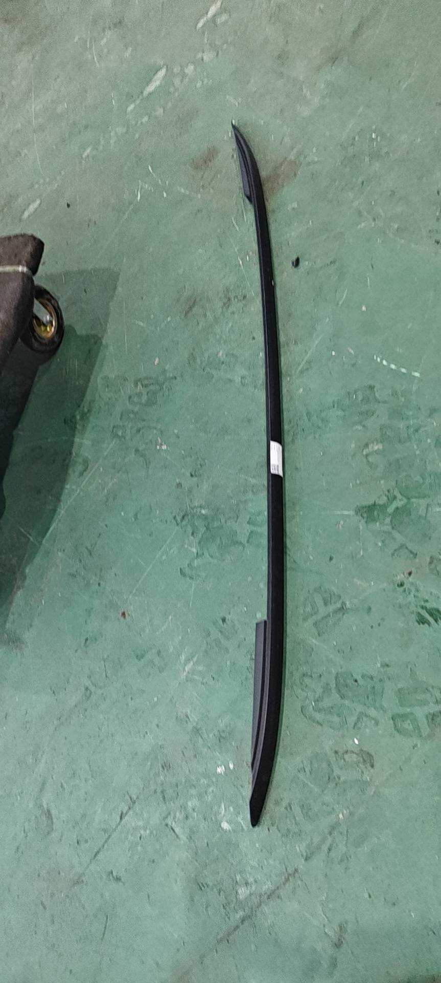 7N0860025 Roof Rack, Left