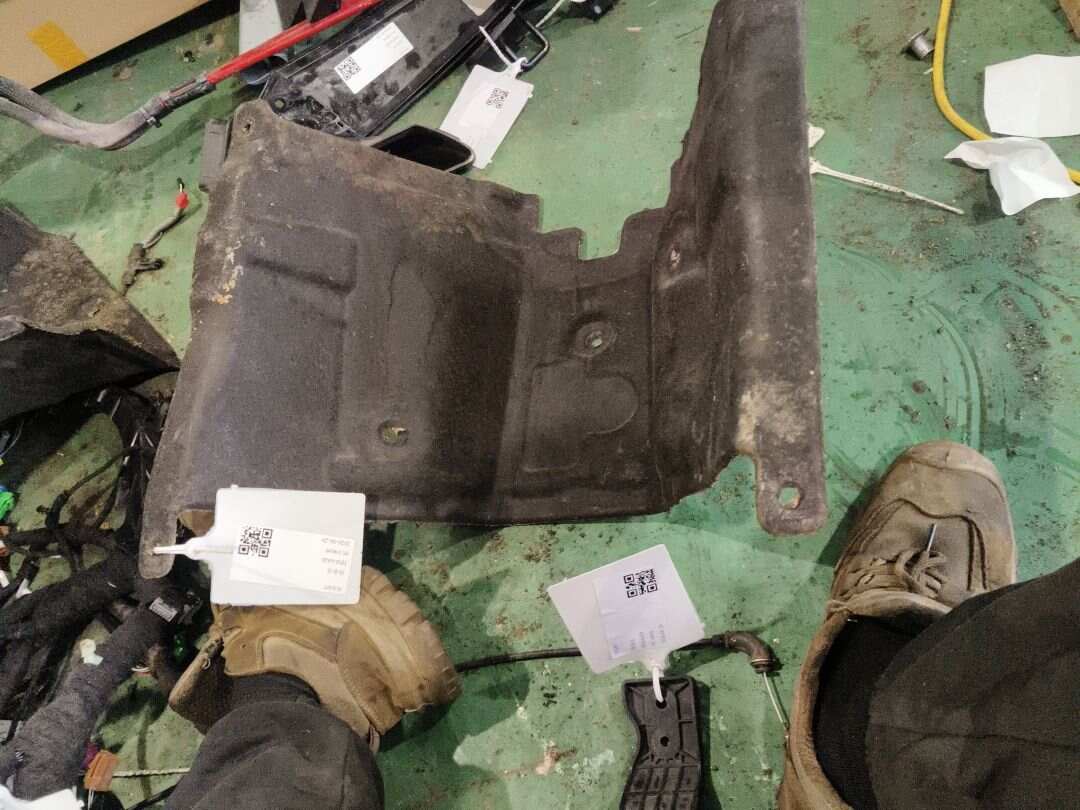 T2H1044 Exhaust Pipe Heat Shield, Center