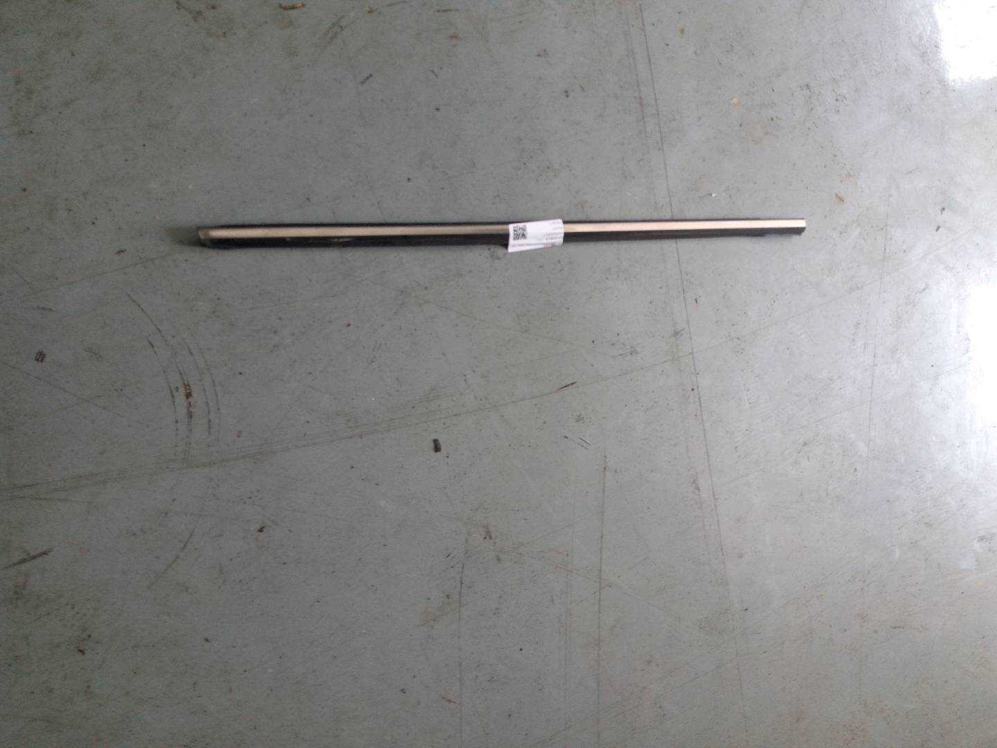 8222003000EZ 前门玻璃压条（右外）