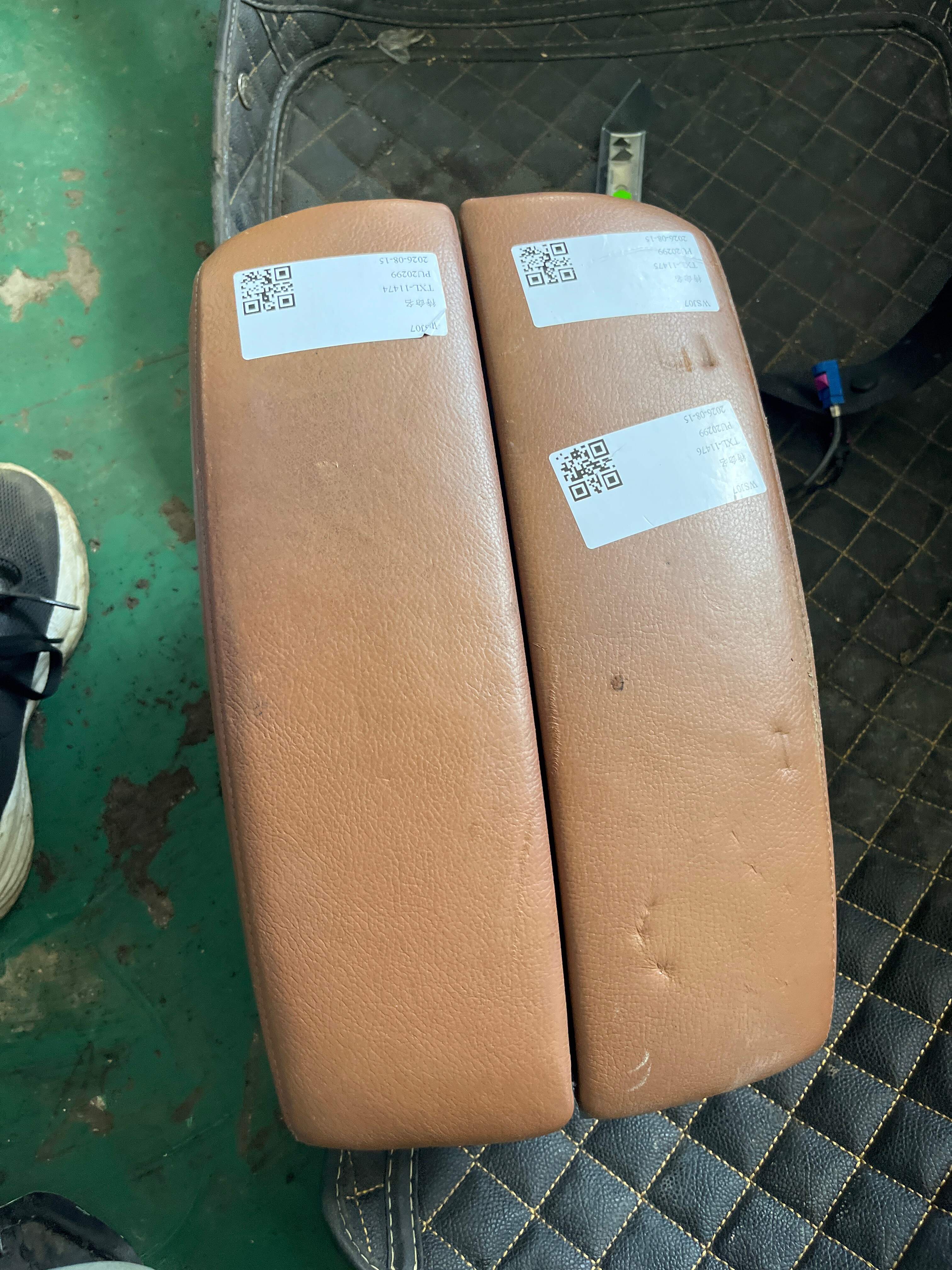 51166973469 中央控制台扶手(左)