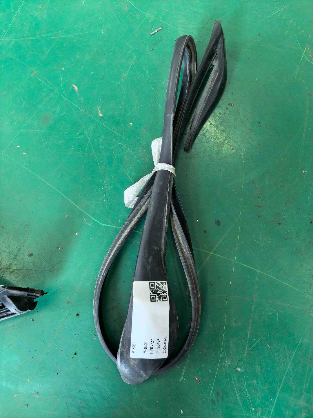 97053755601 前门车门密封胶条（右上）