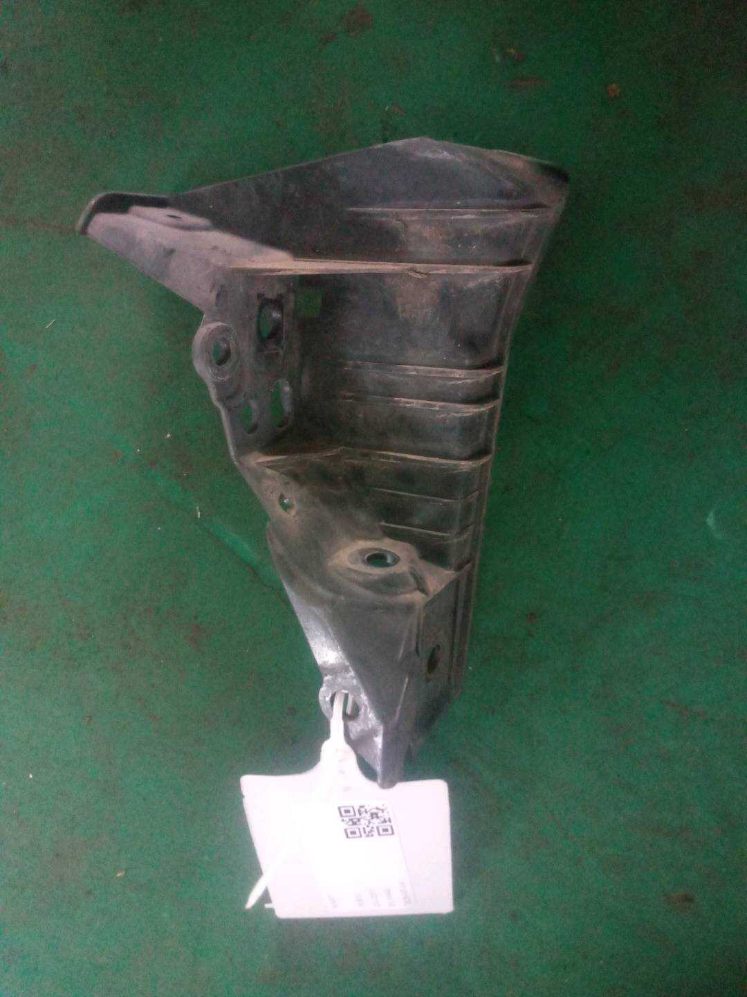 C2D39468 Front Fender Mounting Bracket, Right
