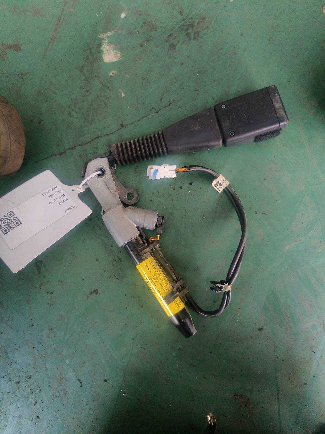 72117256646 副驾驶员座椅安全带扣
