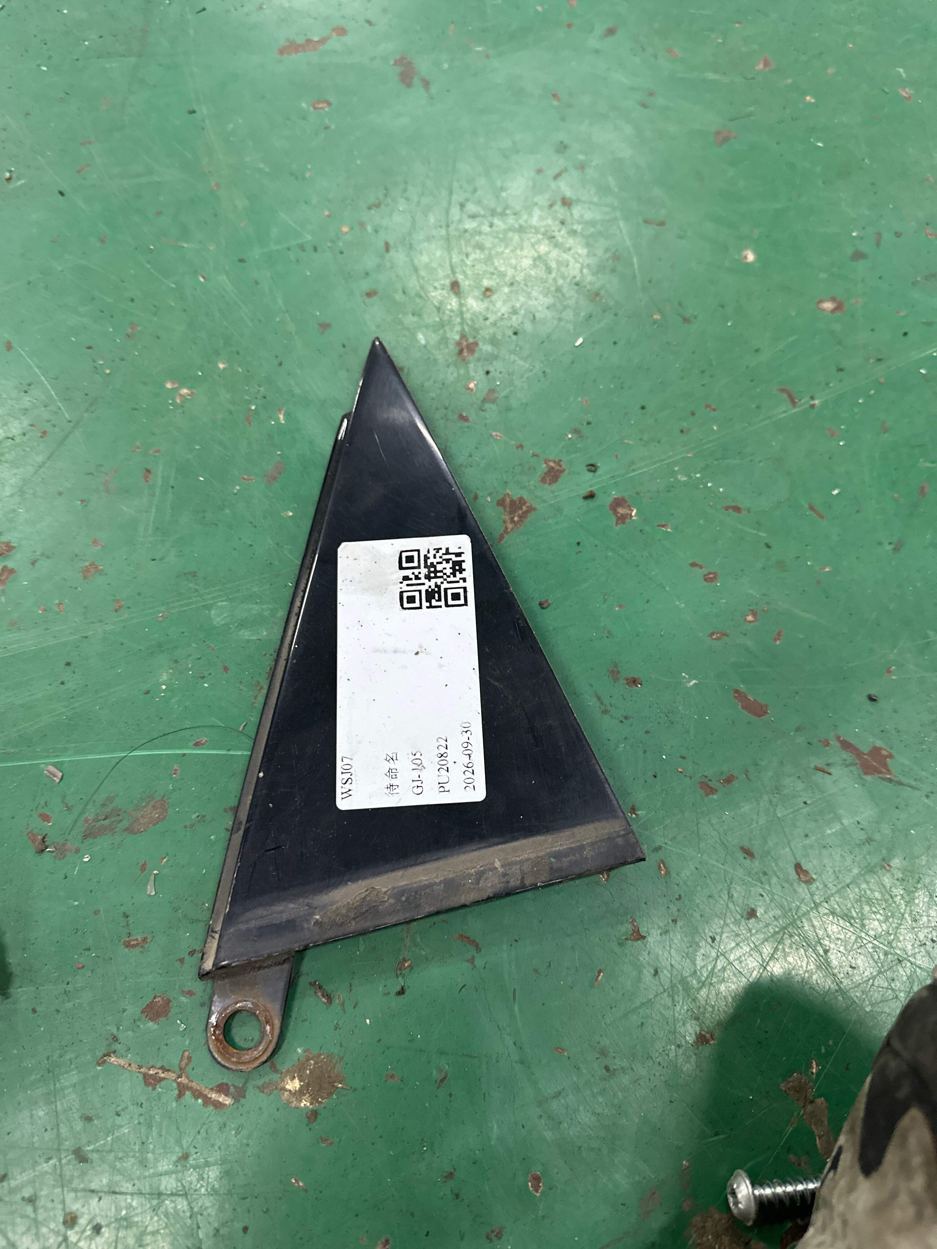 8E5853274D 后门三角饰板