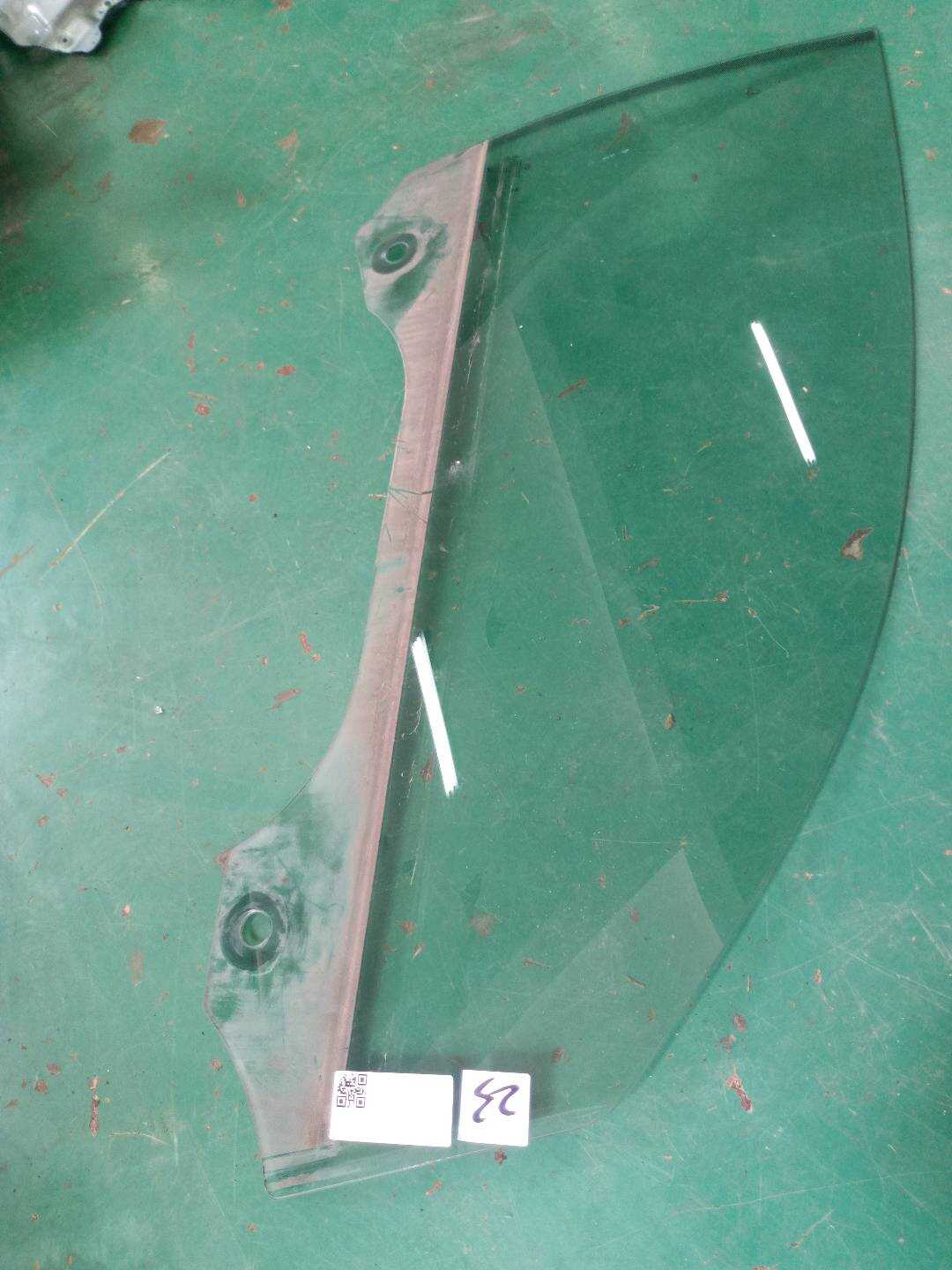51337268720 前门玻璃(右)