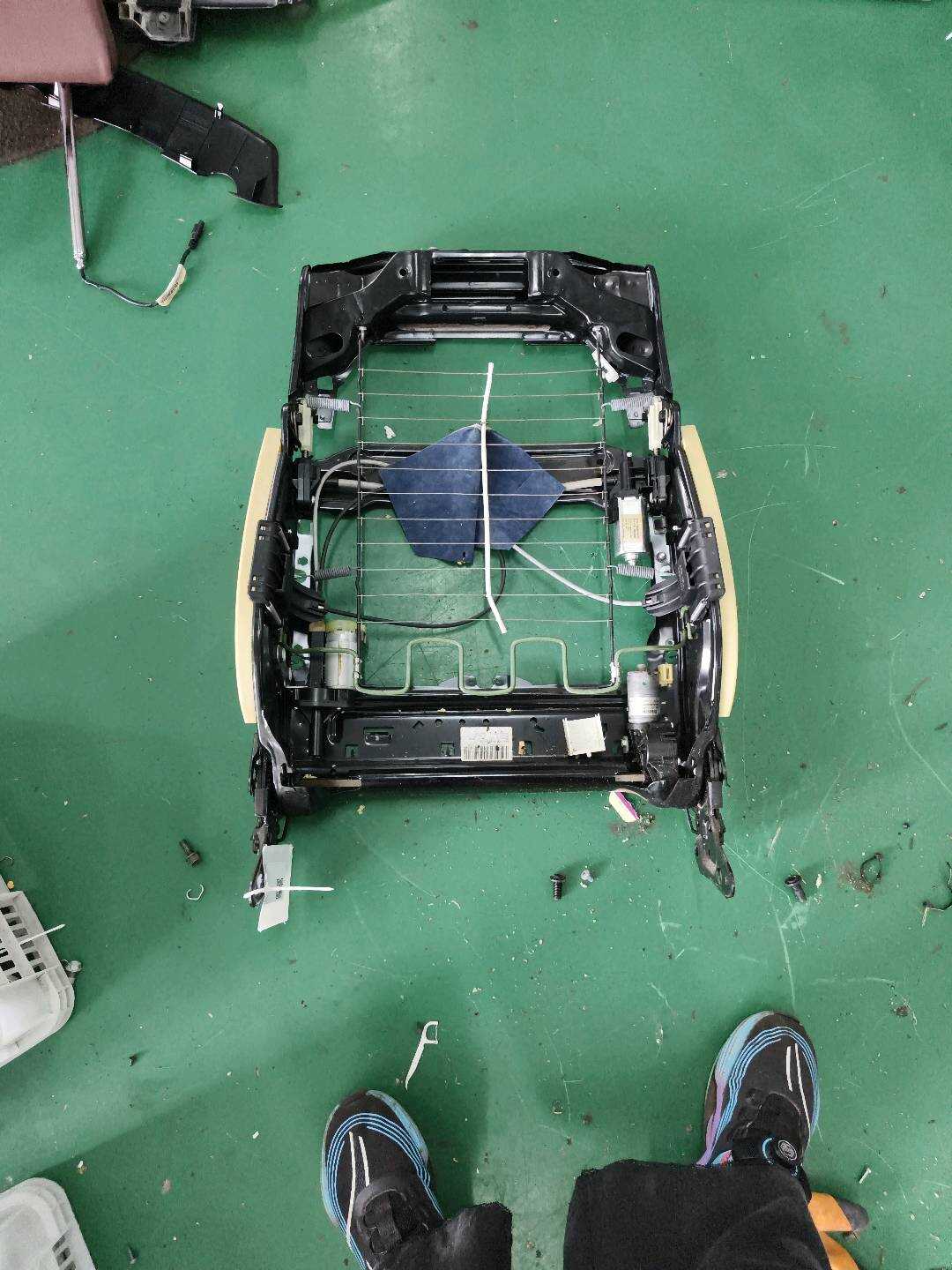 52109157175 副驾驶员座椅靠背骨架